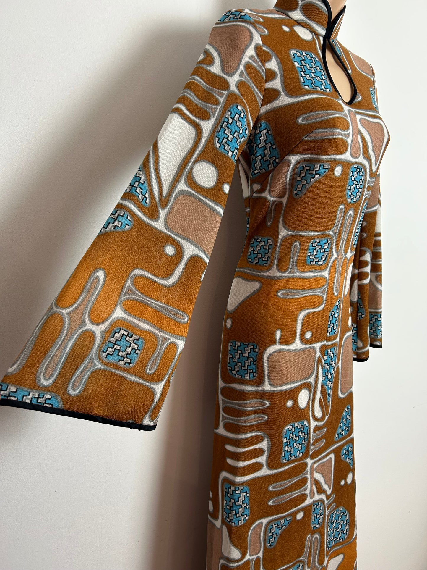 Vintage 1970s JACQUALIN PARIS Size 8-10 Tan Brown White & Blue Abstract print Long Sleeve Maxi Dress