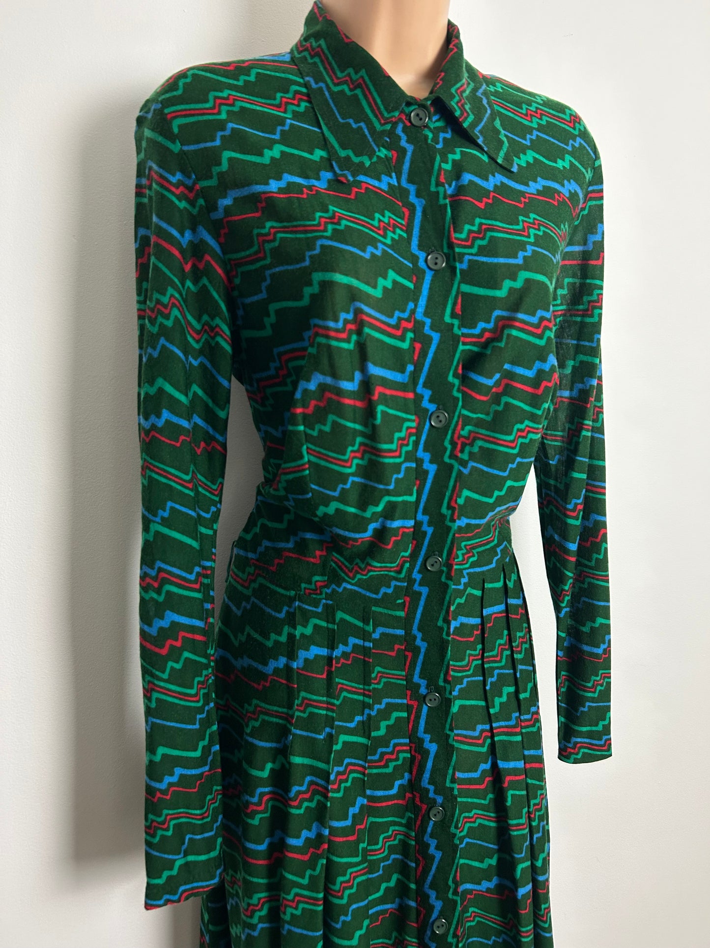 Vintage 1970s GLENARD Size 12 Dark Green Zig Zag Stripe Print Long Sleeve Pleated Day Dress