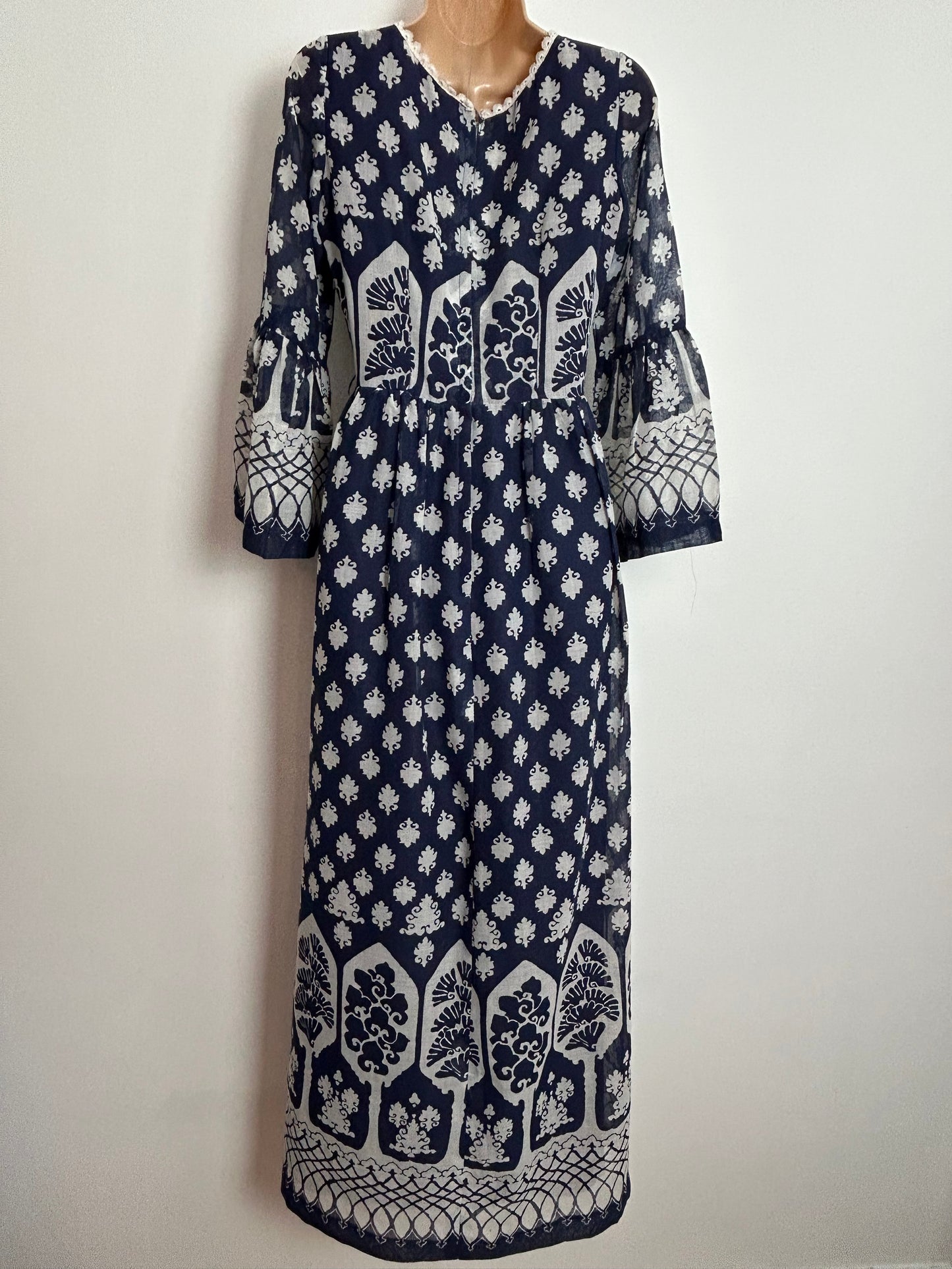 Vintage 1970s UK Size 8 Navy Blue & White Abstract Print Flared Cuff Cotton Mix Boho Maxi Dress