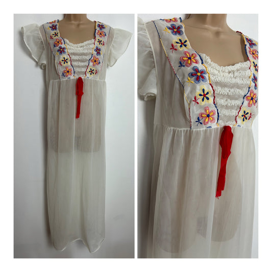 Vintage 1970s UK Size 16 Cute White Nylon Floral Embroidered Ruffle Pleated Trim Smock Style Nightie Nightdress