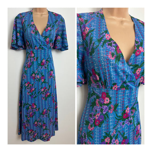 Vintage 1970s Size 8 Blue Pink & Purple Floral Print Tie Back Flutter Sleeve Day Dress