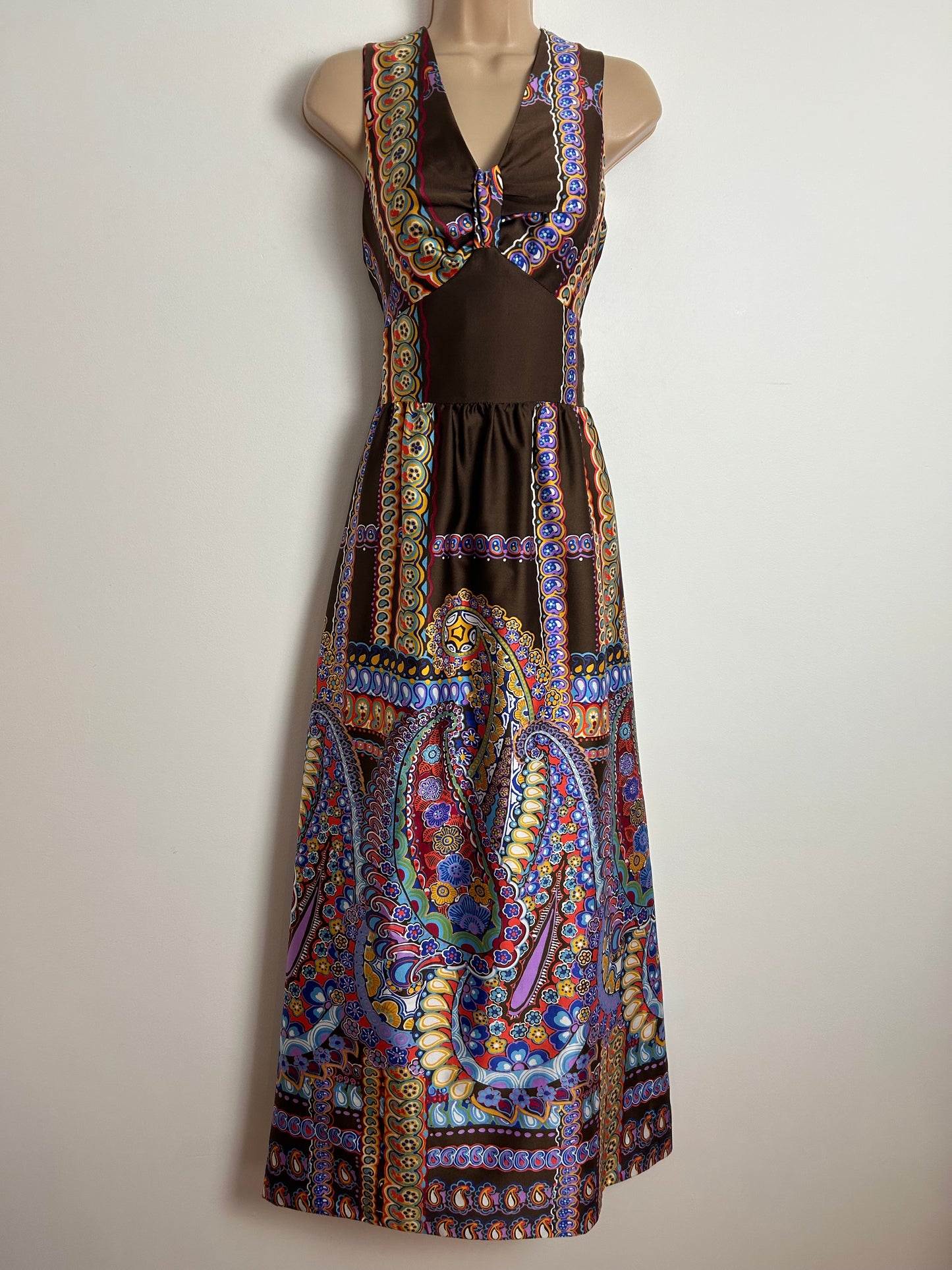 Vintage 1970s VERA MONT PARIS Size 8 Brown Orange Blue & Yellow Abstract Paisley Print Maxi Dress