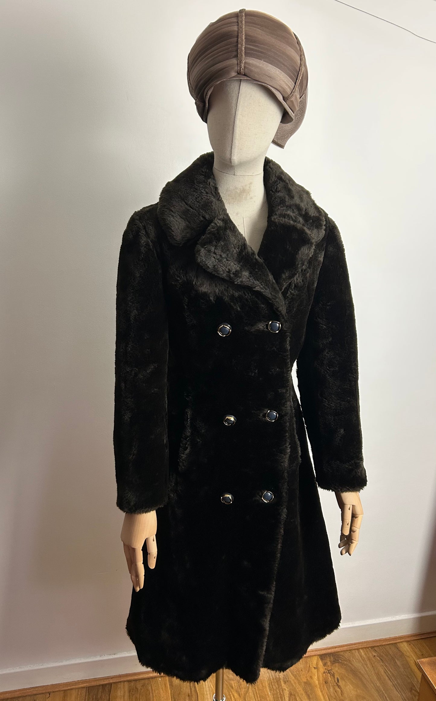 Vintage 1970s MARTIN BLAU OF LONDON UK Size 8-10 Super Soft Brown Faux Fur Coat