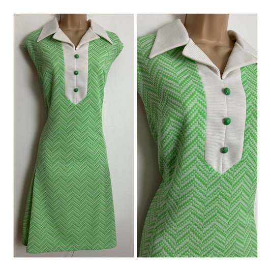 Vintage 1960s Size 14 Cute Green & White Chevron Stripe Pattern Sleeveless Mod Summer Shift Dress