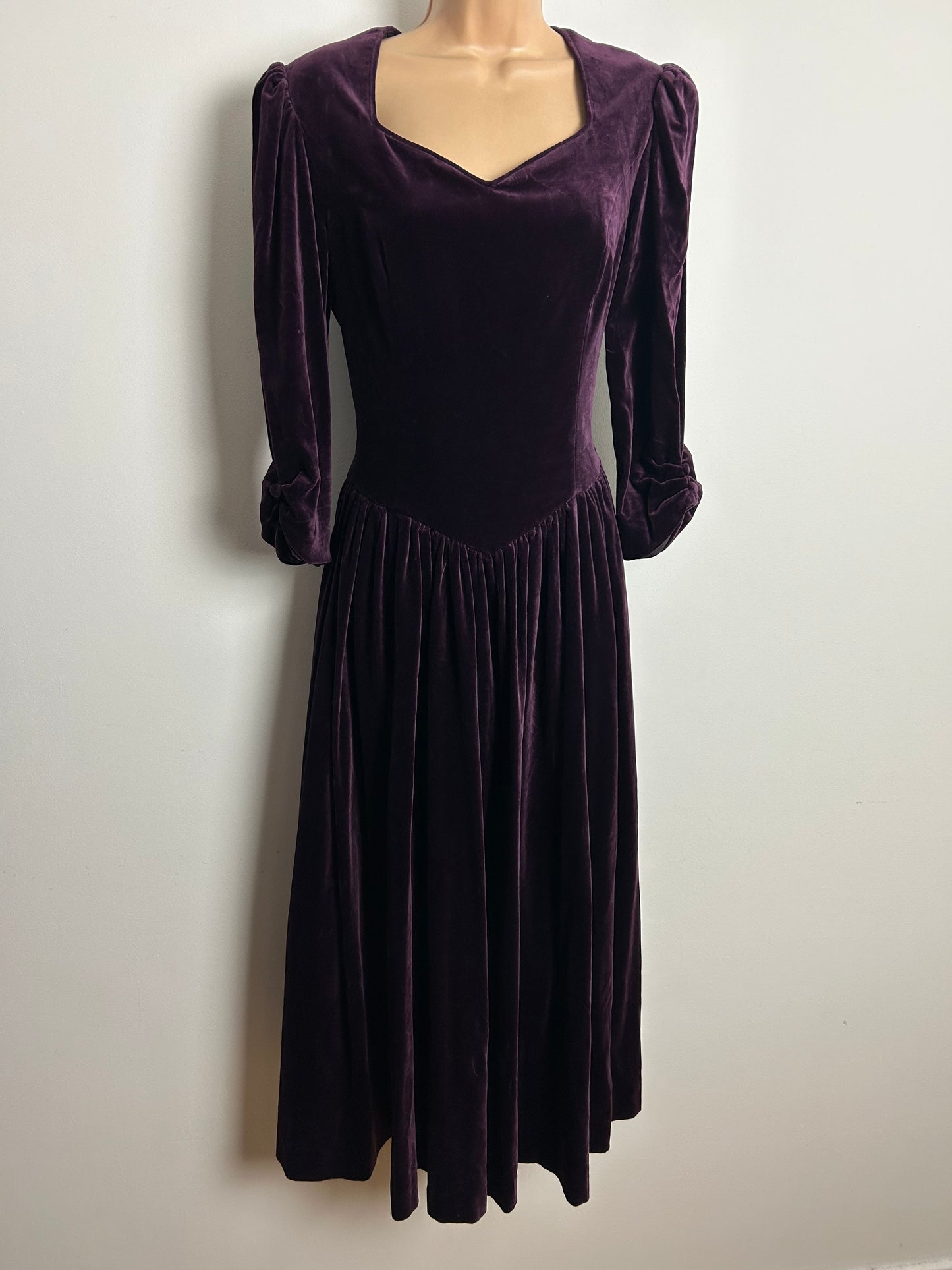 Vintage 1980s LAURA ASHLEY Made In Hungary Size 10 (14 On Label) Plum Purple Velvet Midi Dress