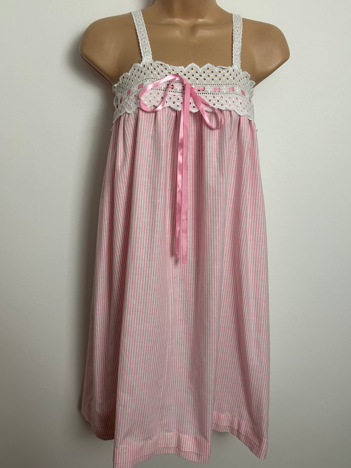 Vintage 1970s Size 6 Pink & White Stripe Broderie Anglais Cotton Nightie