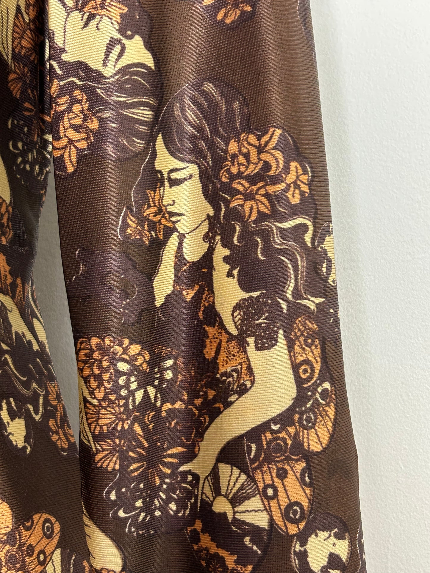 Vintage 1970s ANKEN Size 10 Brown & Beige Tones Figurine Novelty Print Long Sleeve Maxi Dress