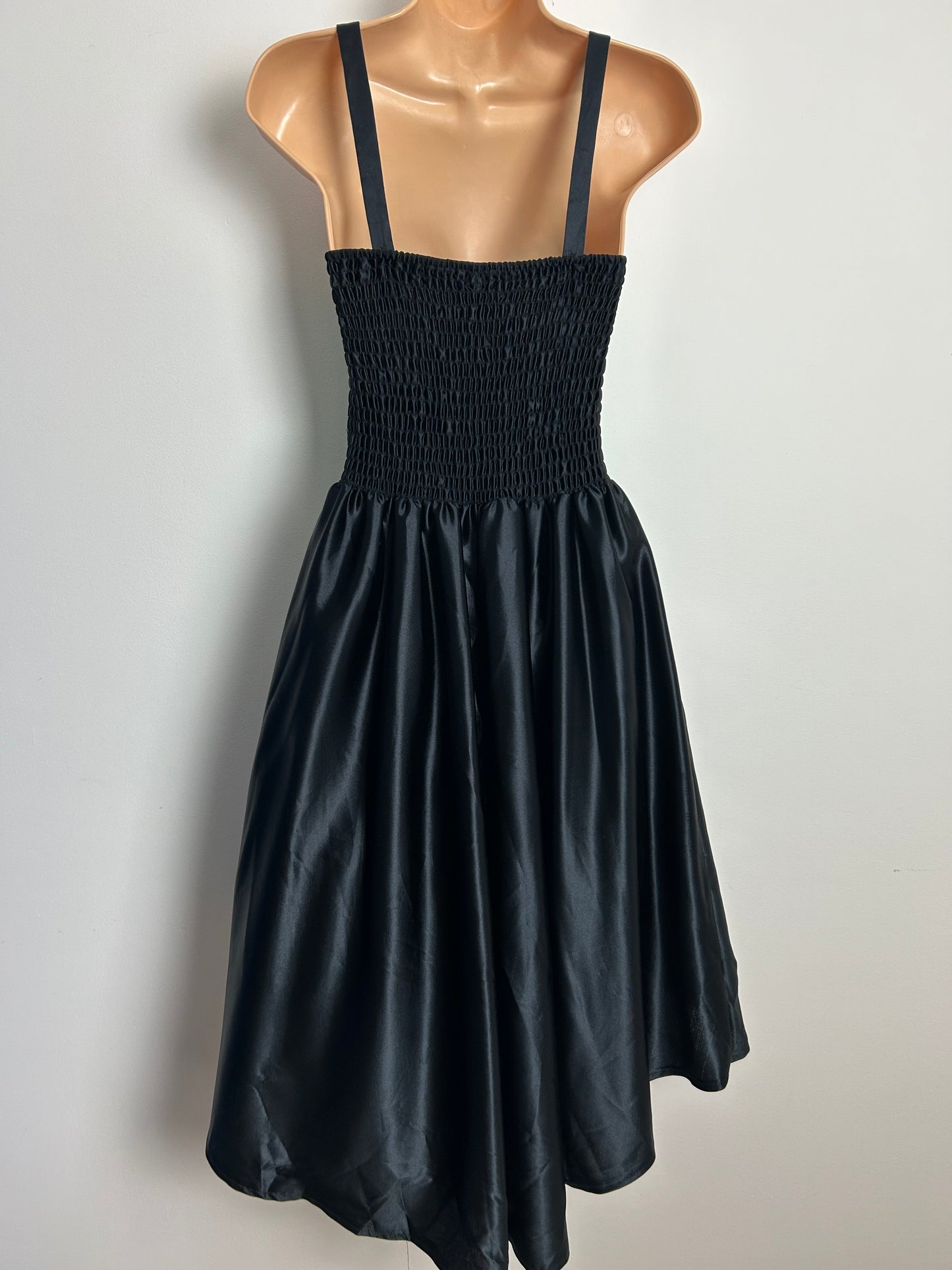 Vintage 1980s Size 8 Black & Green Disc Print Bow Detail Party Prom Dress