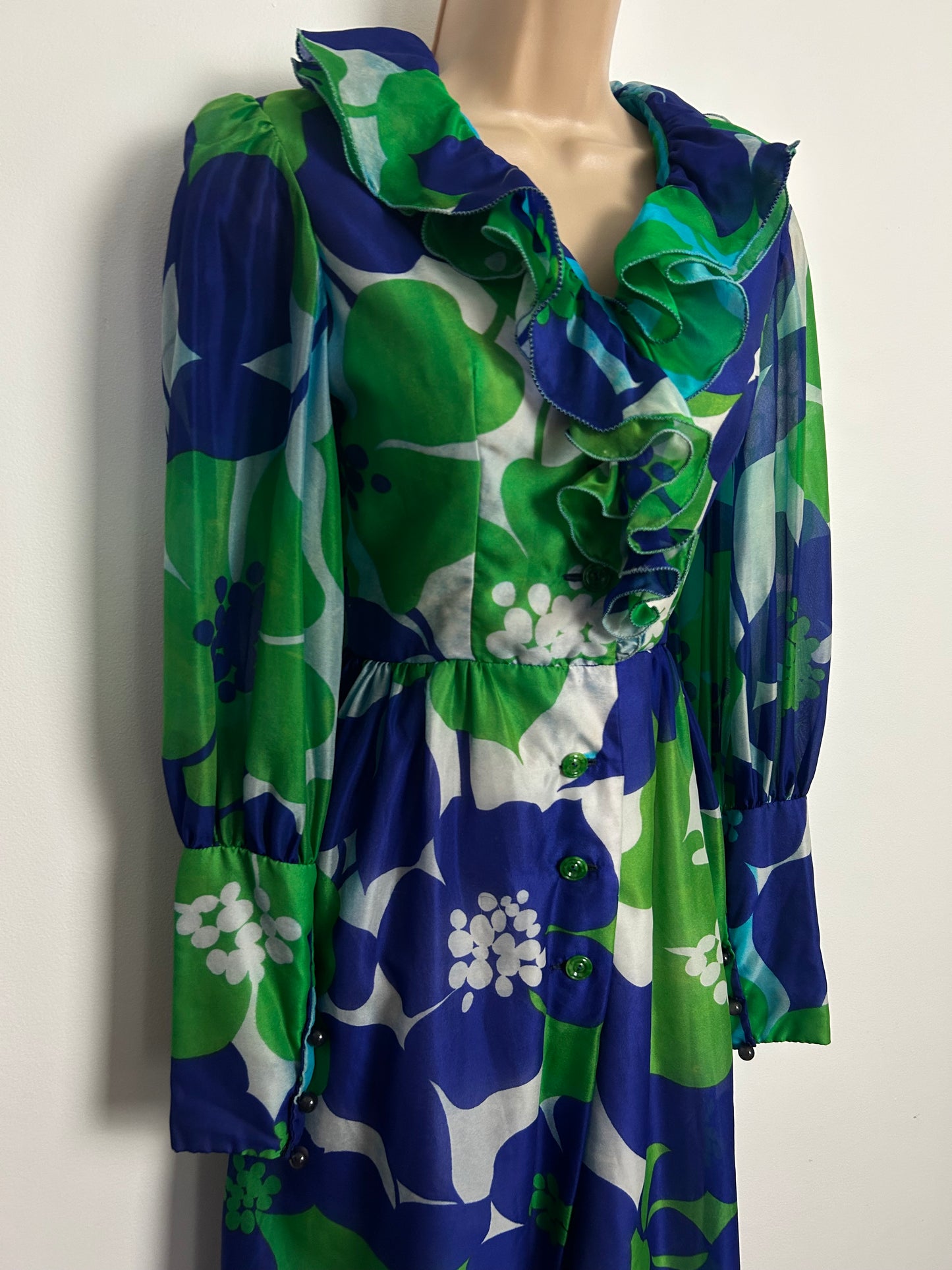 Vintage 1970s J.M. Martin Size 6 Beautiful Blue & Green Abstract Bold Floral Ruffle Trim Dress