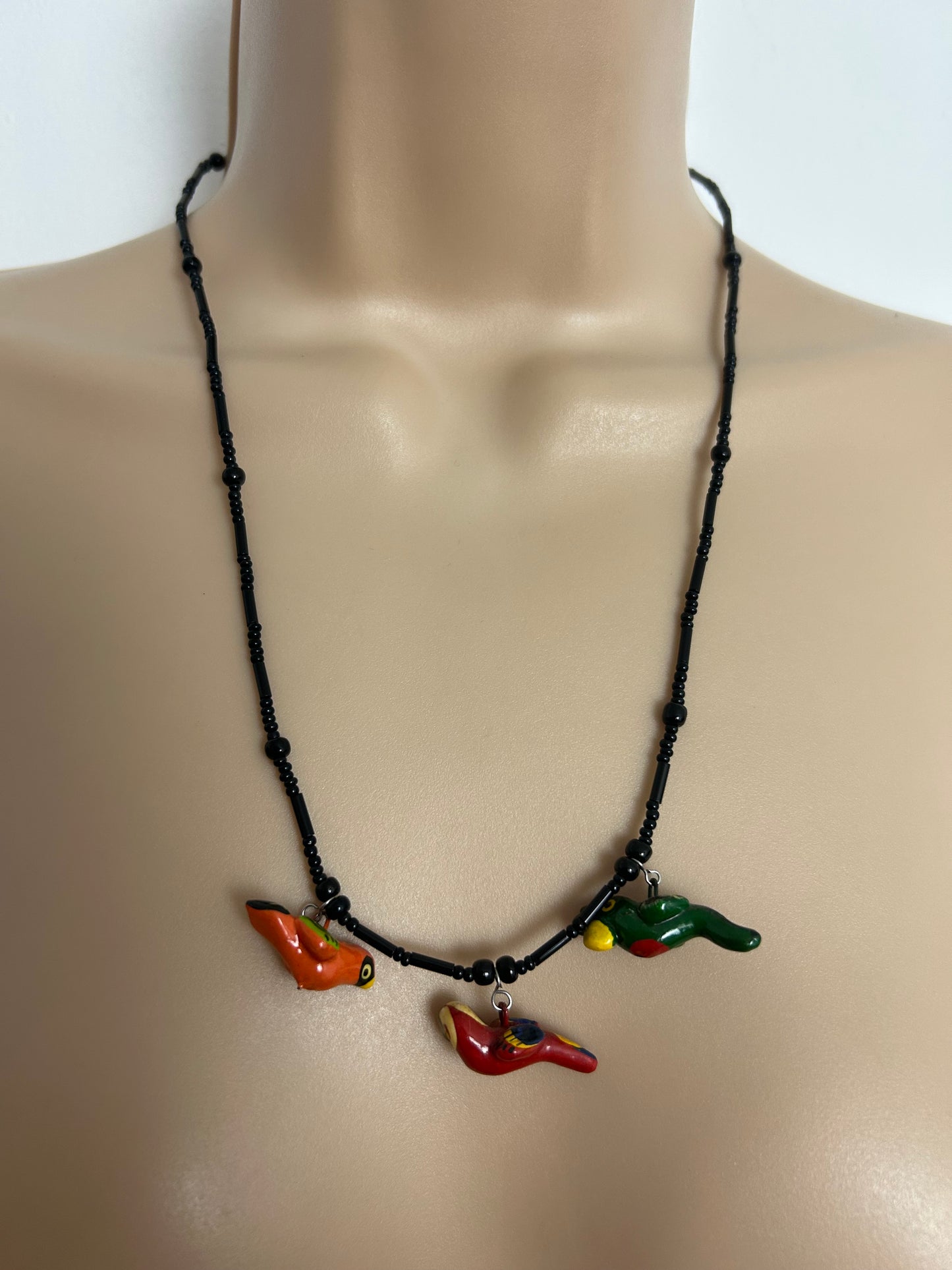 Vintage 1980s Black Bead & Birds Barrel Clasp Cute Fun Necklace