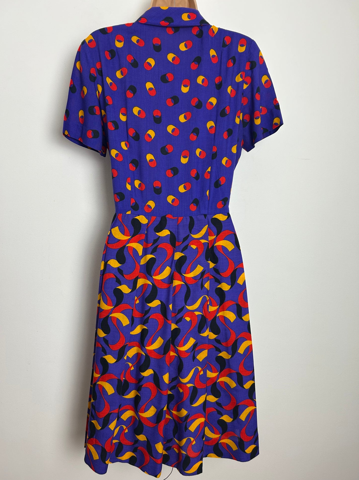 Vintage 1970s MONTIGO BAY Size 12 Blue Red & Mustard Yellow Abstract Print Pussy Bow Pleated Day Dress