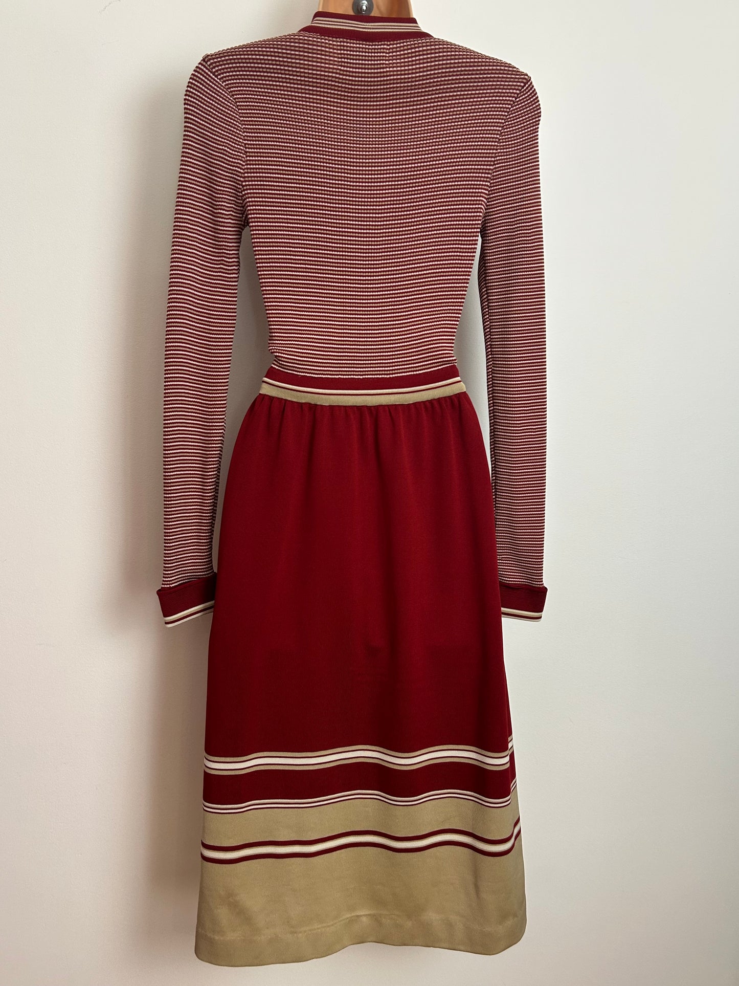 Vintage 1970s Rare GINA ITALIAN SOPHISTICATES Size 8-10 Brick Red & Beige Stripe Print Tie Waisted Dress