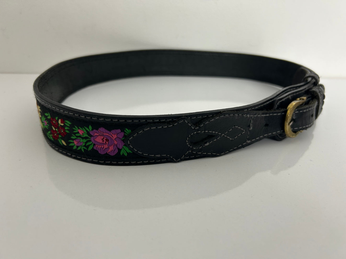 Vintage 1980s Black Leather & Floral Embroidered Detail Western Style Belt