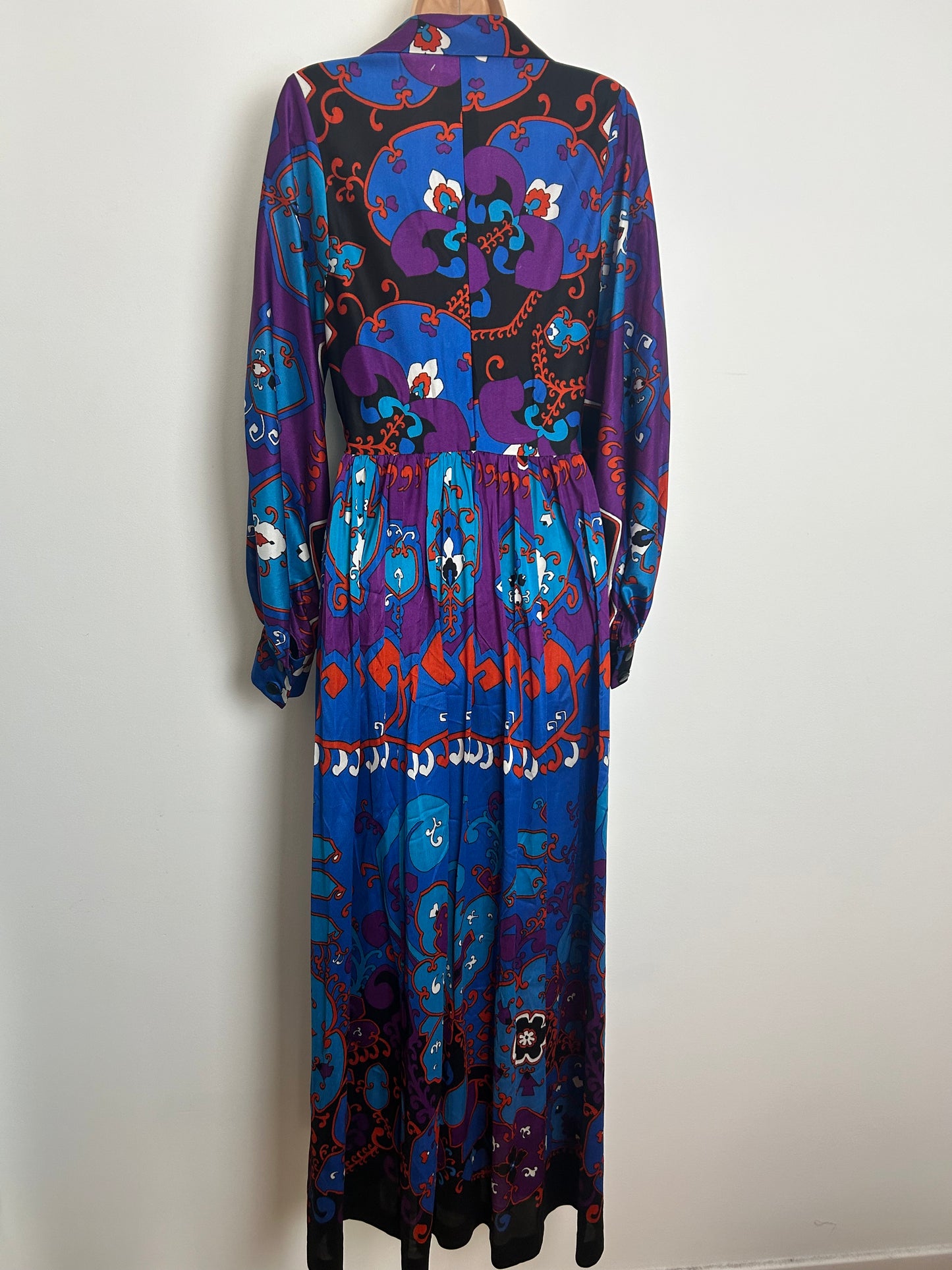 Vintage 1970s BERKERTEX Size 10-12 Blue Turquoise Purple & Red Abstract Print Dagger Collar Long Sleeve Maxi Dress