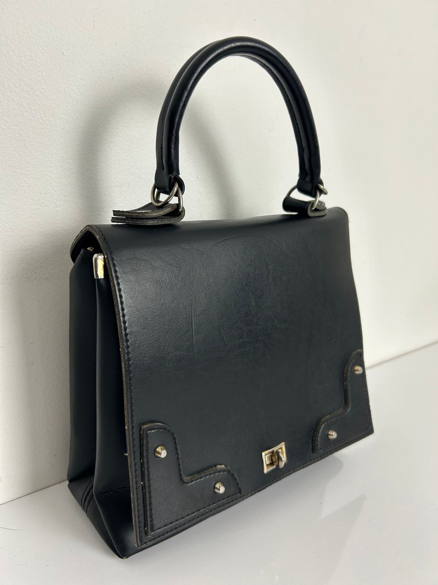 Vintage 1960s Small/Medium Sized Black Leather Handbag With Detachable Shoulder Strap