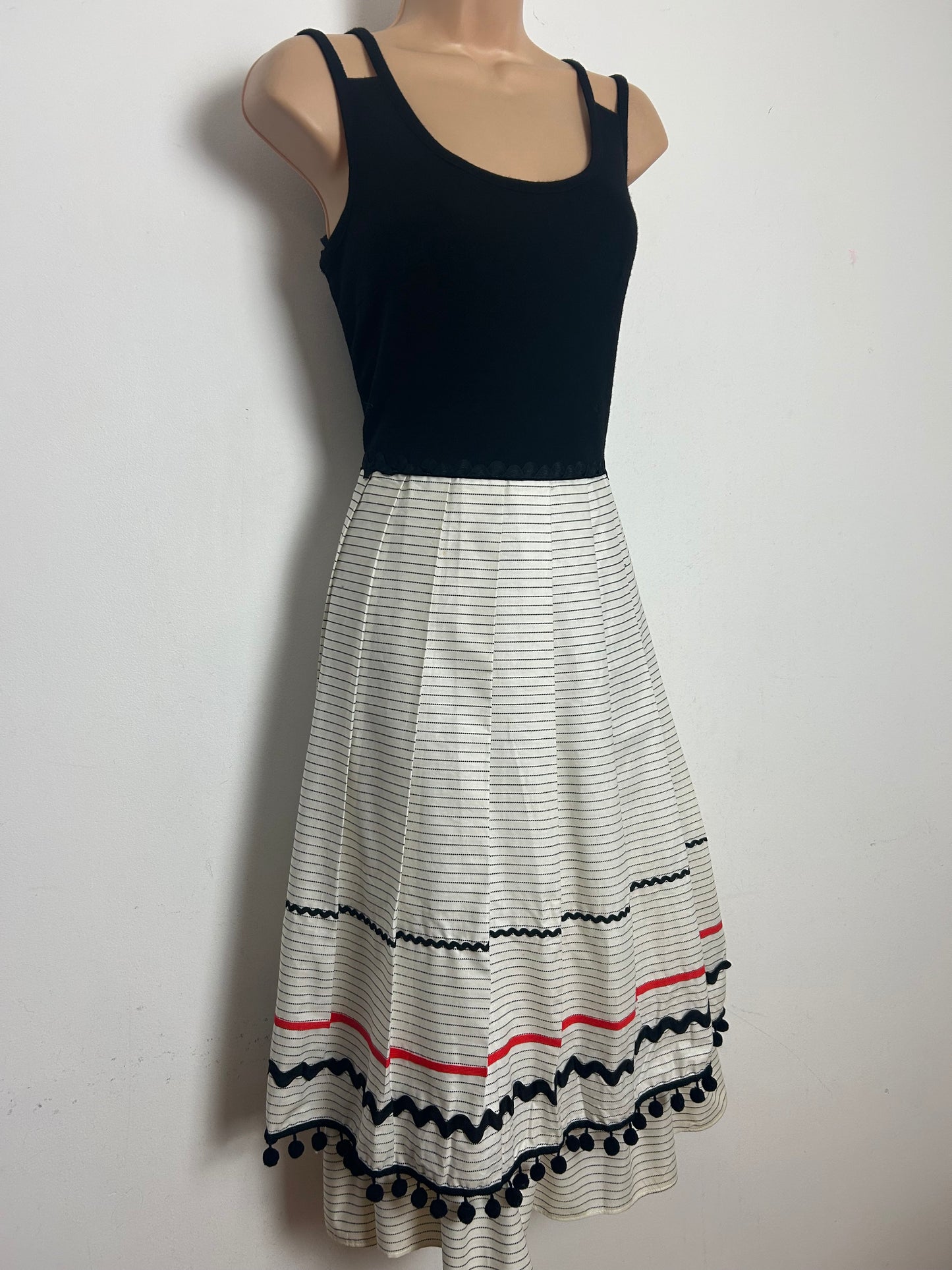 Vintage 1970s IAN PETERS Size 10-12 Black & Cream Ric Rac & Pom Pom Trim Pleated Dress