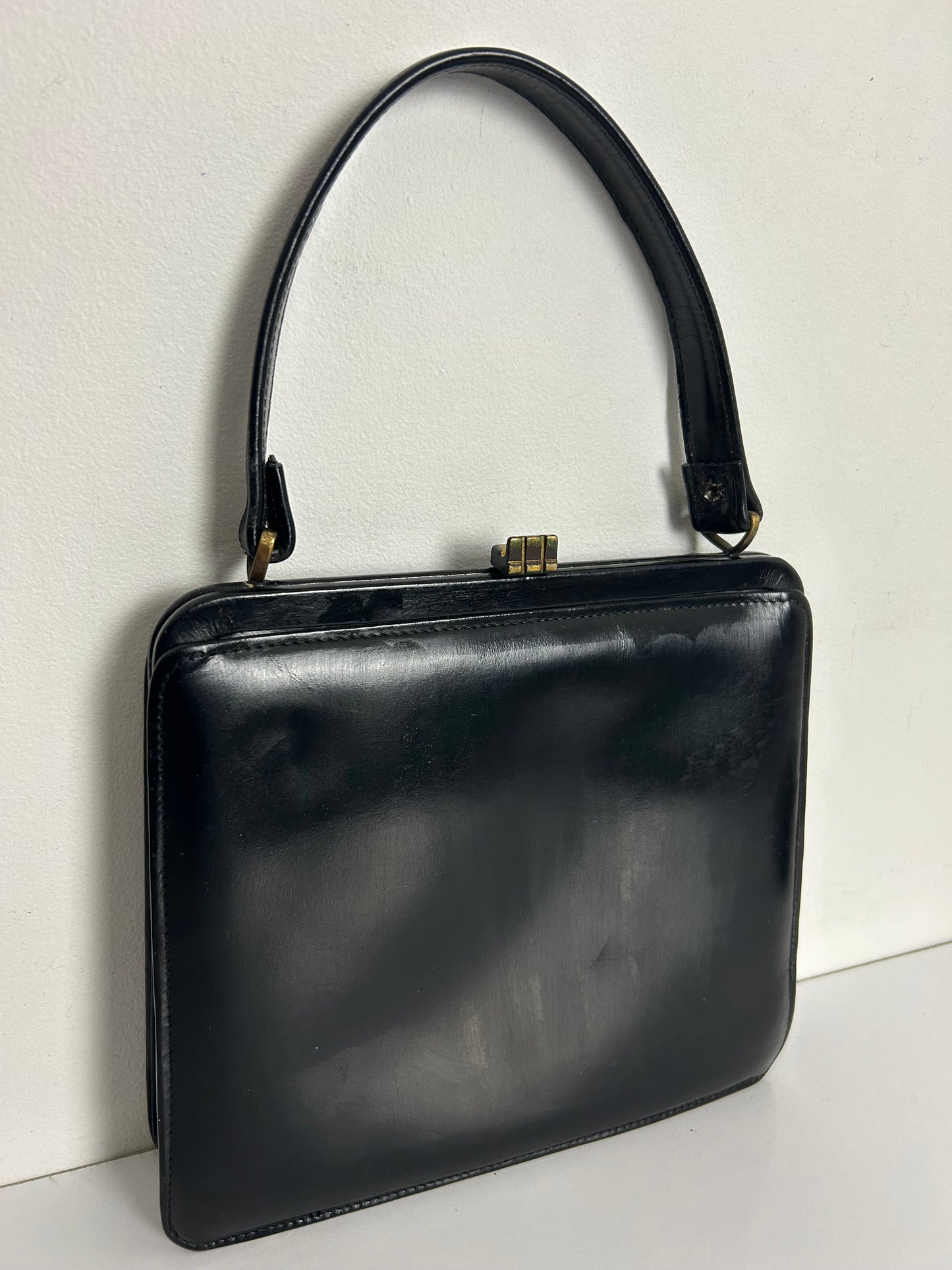 Vintage 1950s Black Leather Kelly Style Handbag With Suede Lining (Few issues)