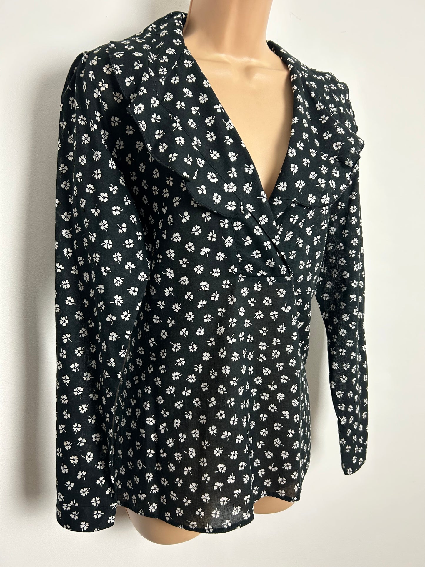 Vintage Early 1980s Size 10 Black & White Clover Print Ruffle Collar Long Sleeve Cotton Blouse/Shirt