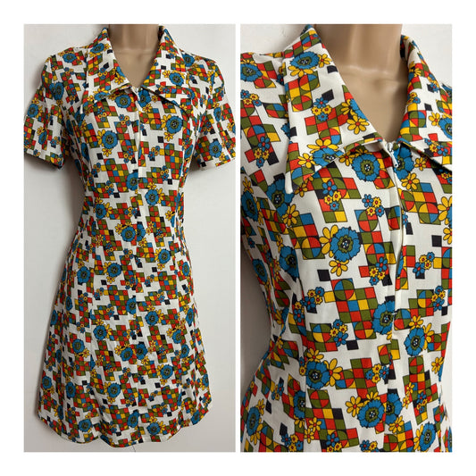 Vintage 1970s UK Size 10 Cute White Blue Yellow Green & Red Floral & Geo Print Zip Front Short Sleeve Mod Dress