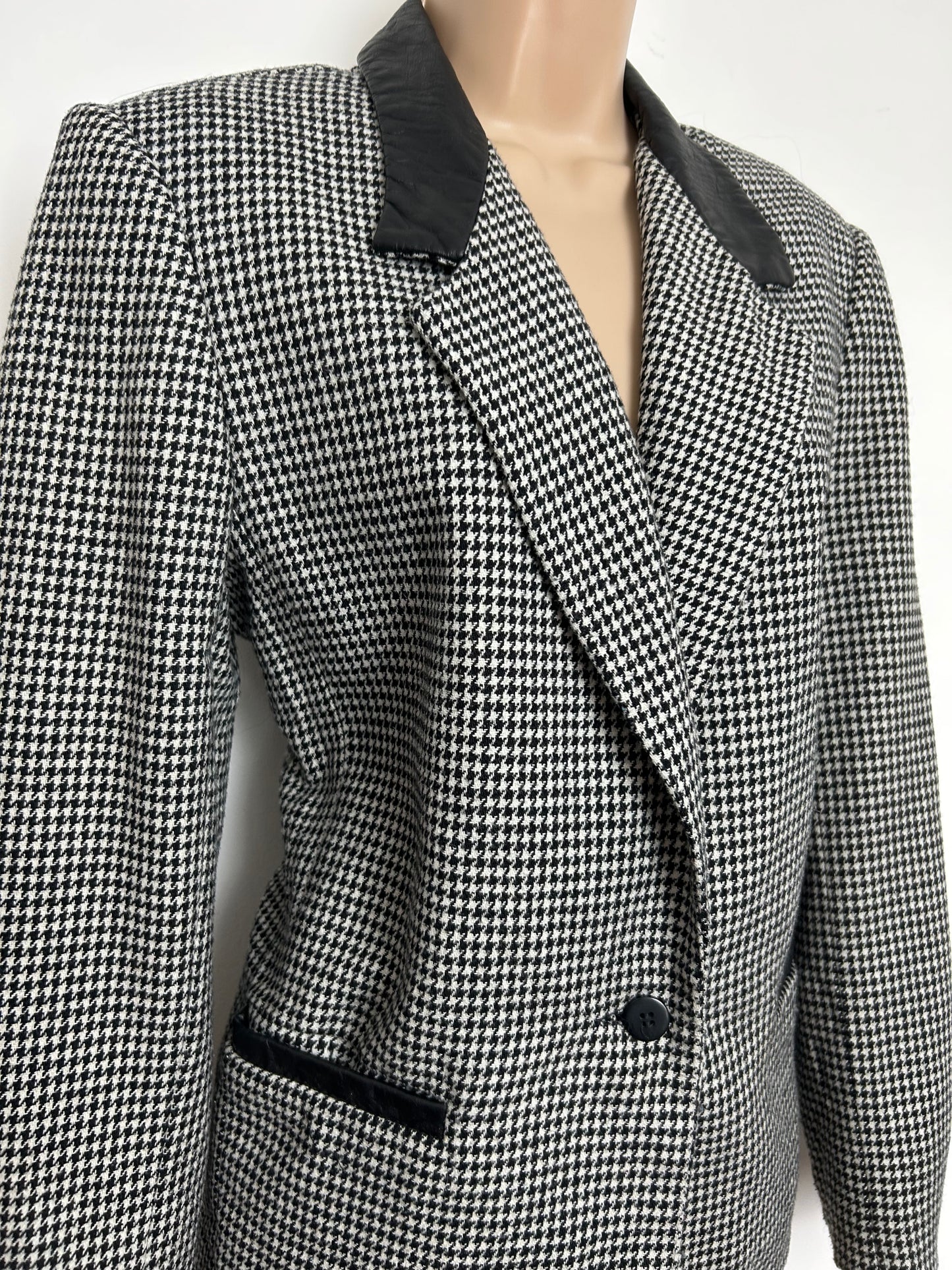 Vintage ADOLFO ATELIER Size 12 Black & White Dogtooth Check Wool Mix Leatherette Trim Blazer