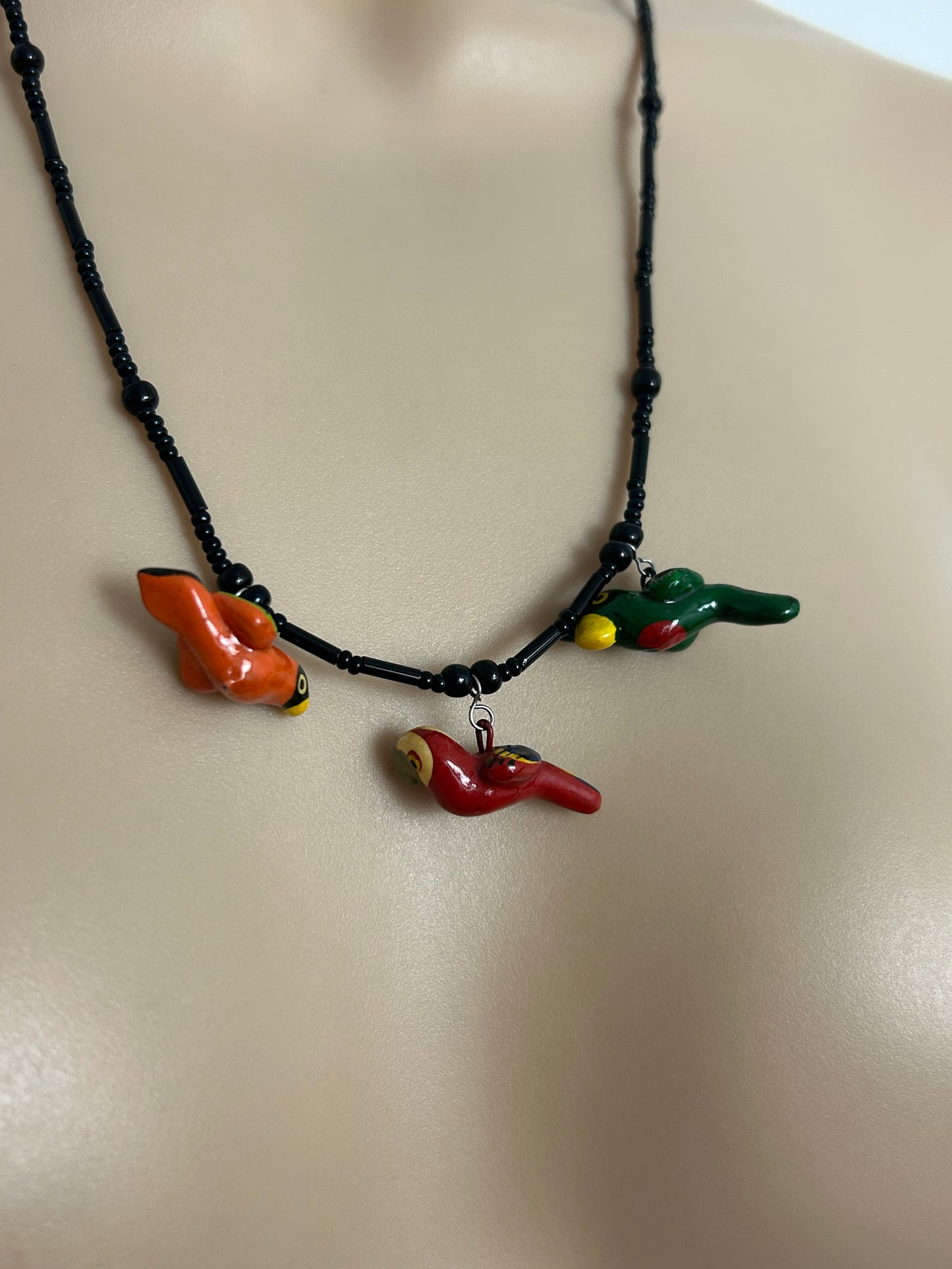 Vintage 1980s Black Bead & Birds Barrel Clasp Cute Fun Necklace