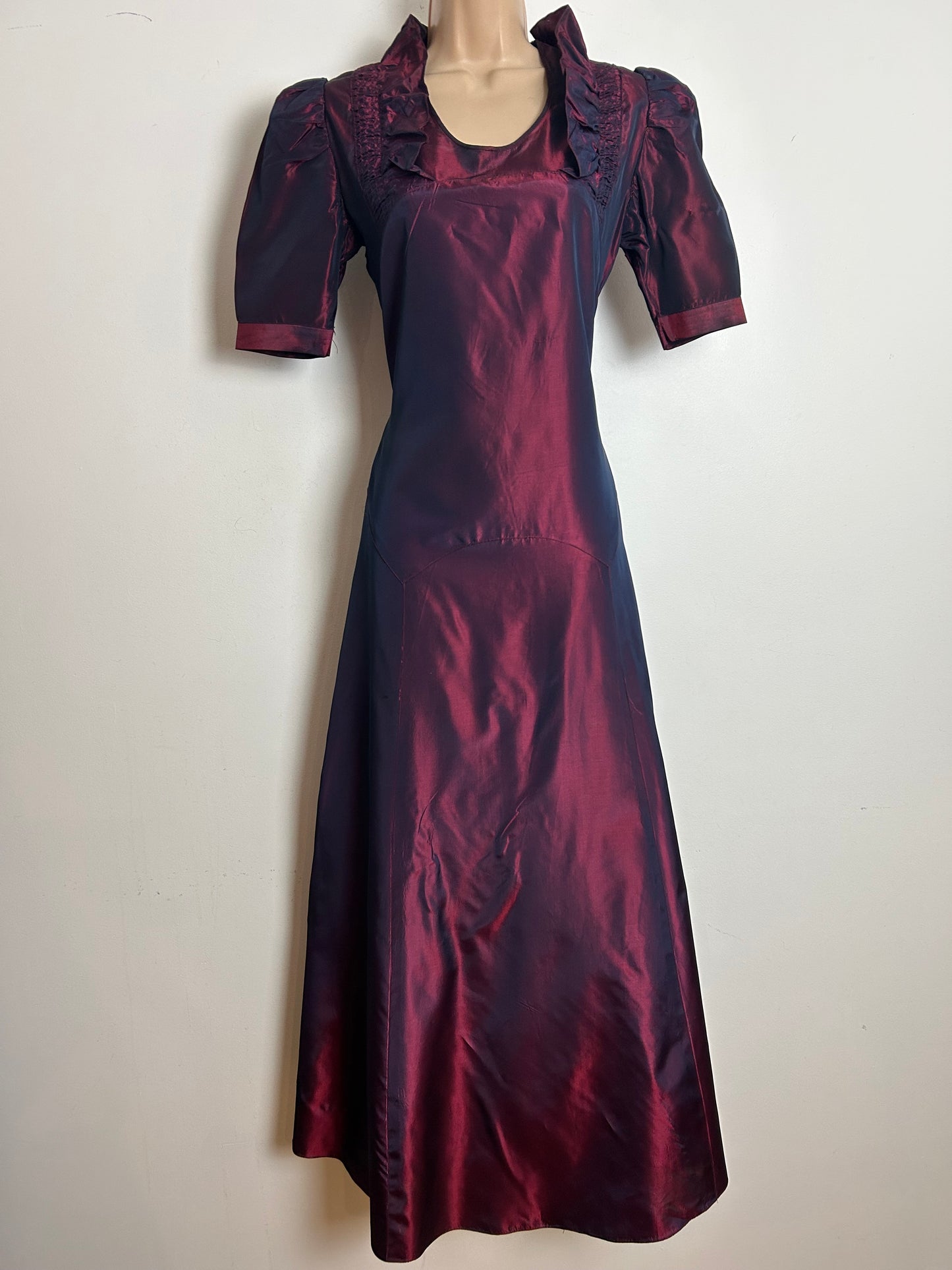 Vintage Original 1930s Size 8-10 Iridescent Plum Purple Satin Shirred Ruffle Detail Evening Dress