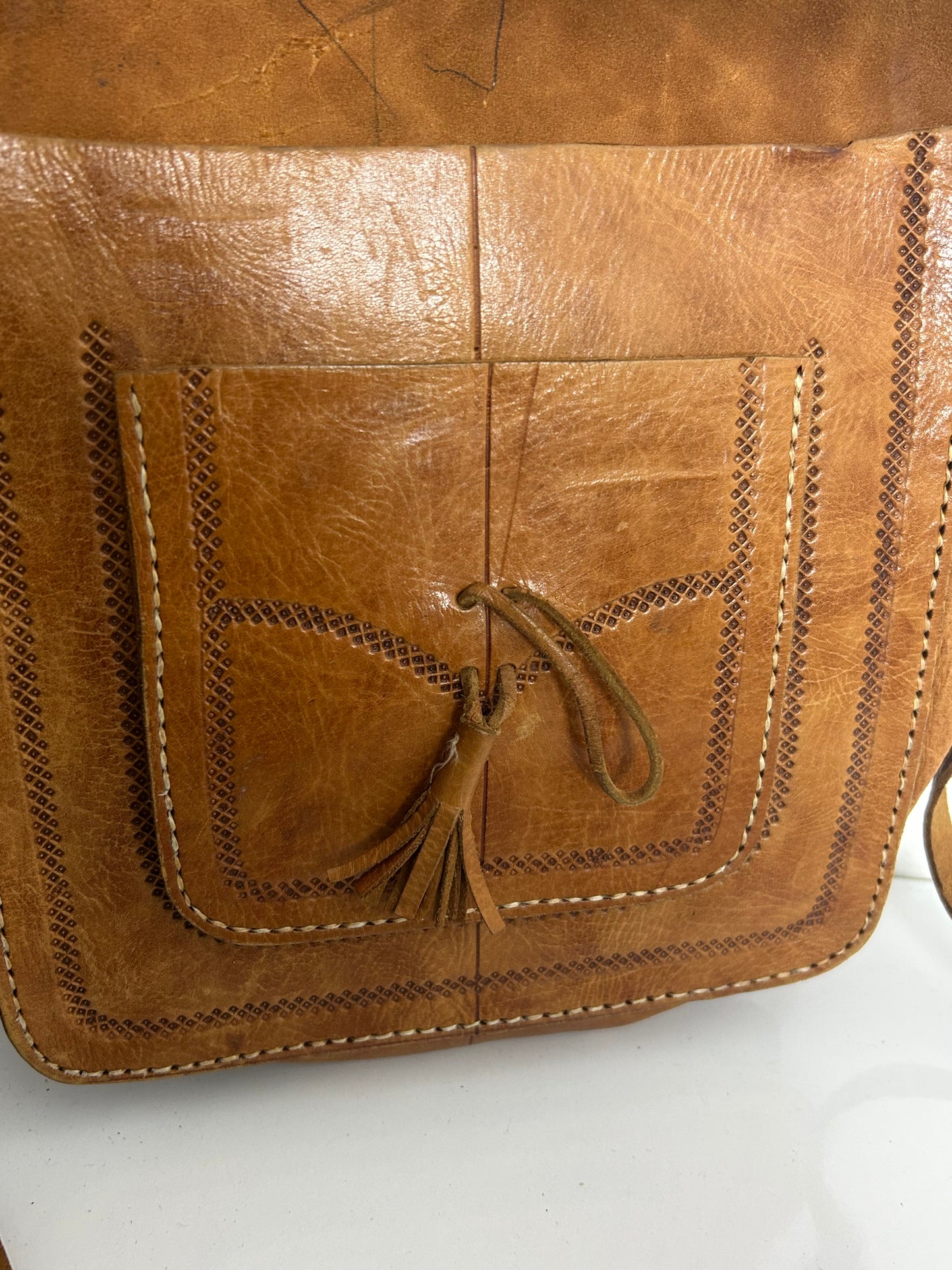 Vintage 1970s Tan Brown Real Leather Tooled Detail Satchel Saddle Handbag