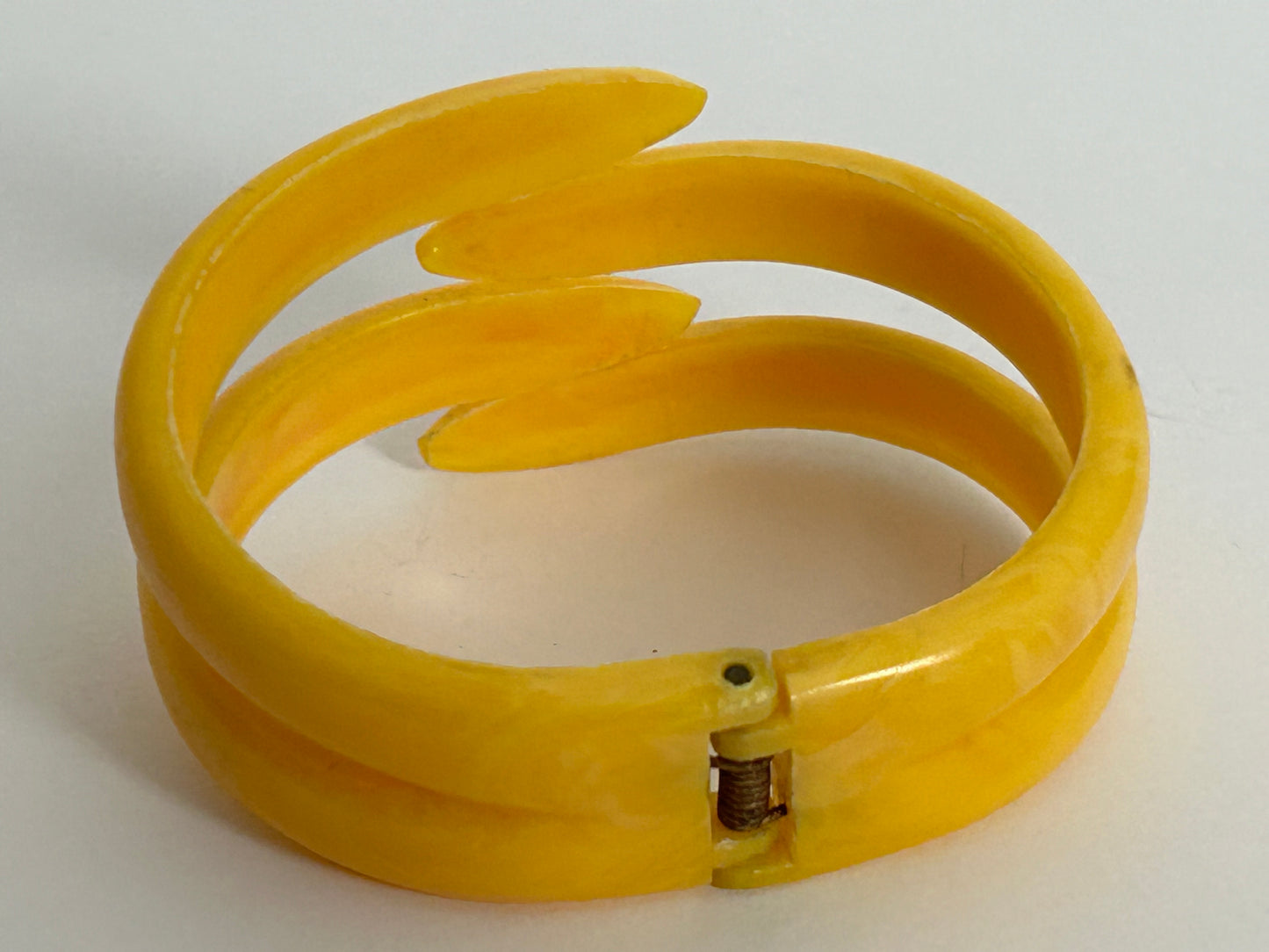 Vintage 1960s Yellow Plastic Mod Hinged Cuff Clamper Bracelet Bangle