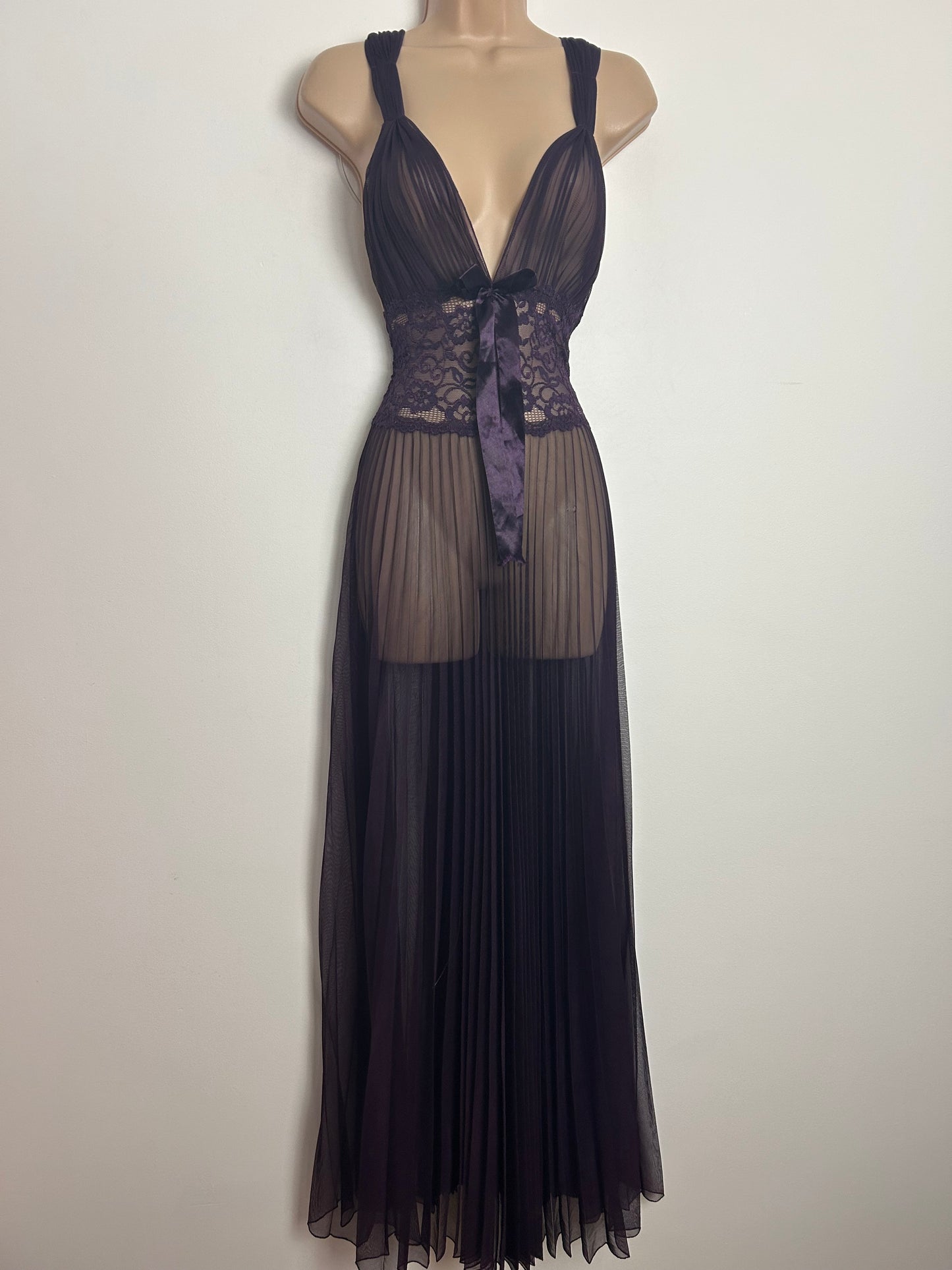 Vintage Size 8-10 deep Plum Purple Ruched Lace Waist Panel Bow Detail Pleated Full Length Negligee Nightdress