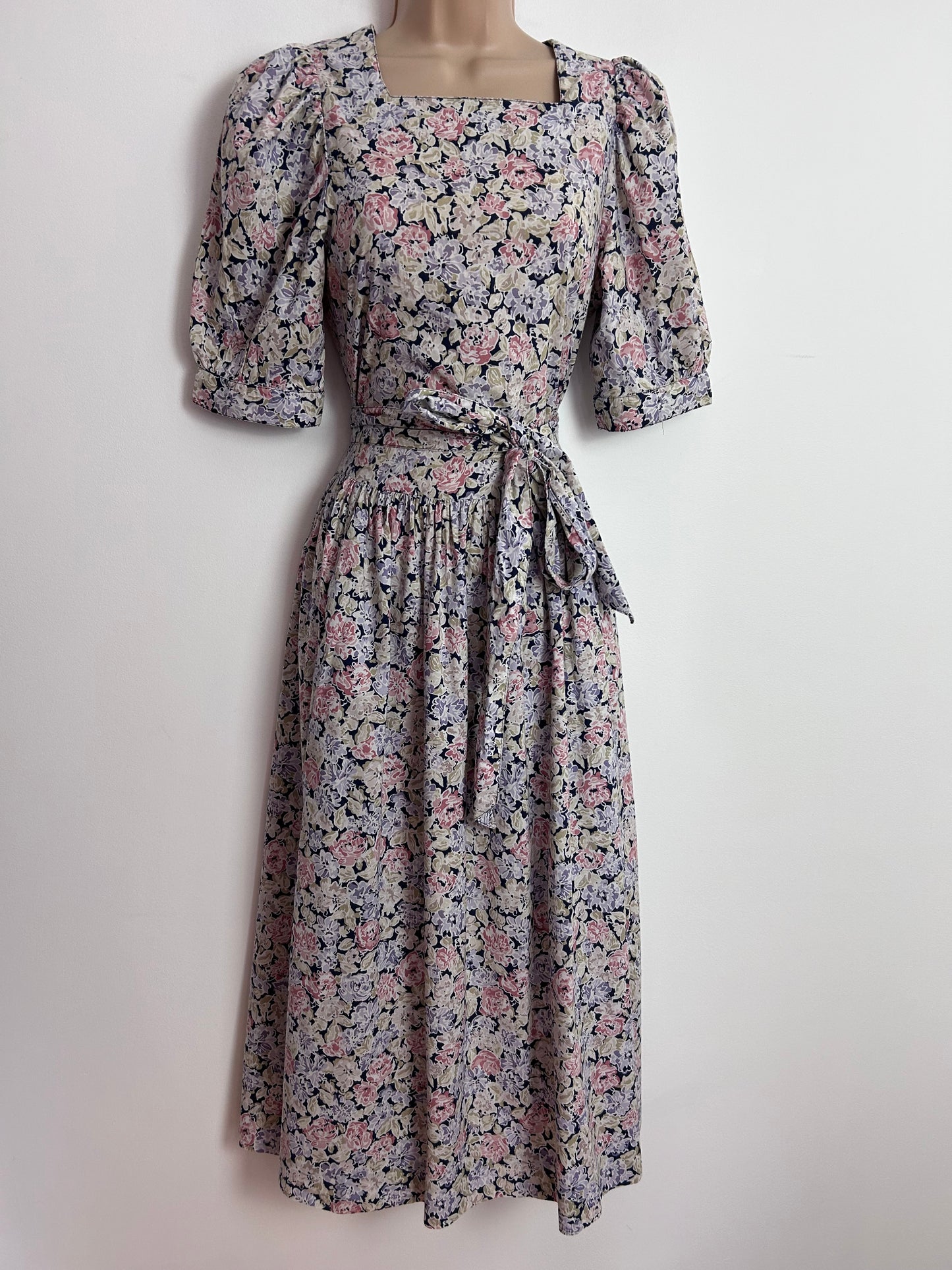 Vintage 1980s LAURA ASHLEY Size 6 (Size 10 On Label) Pretty Floral Print Cotton Tea Dress
