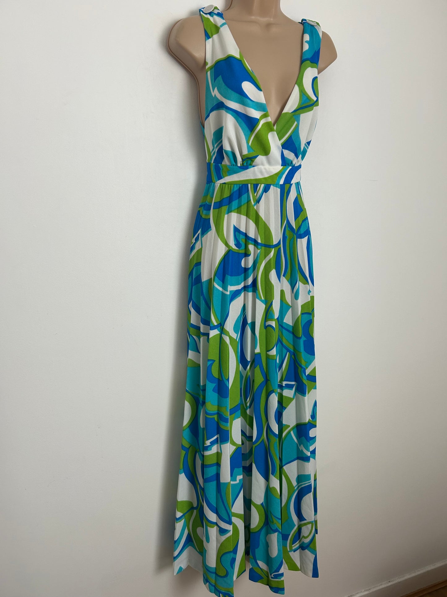 Vintage 1970s JERSEYFIELD Size 8 White Blue & Green Abstract Print Pleated Summer Maxi Dress