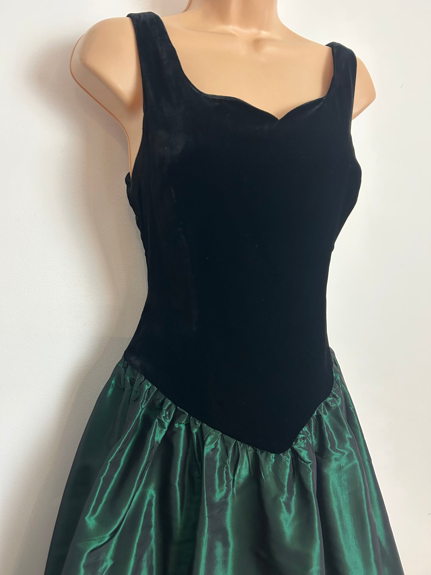 Vintage 1980s Size 8 Black & Bottle Green Velour & Taffeta Xmas Party Prom Dress