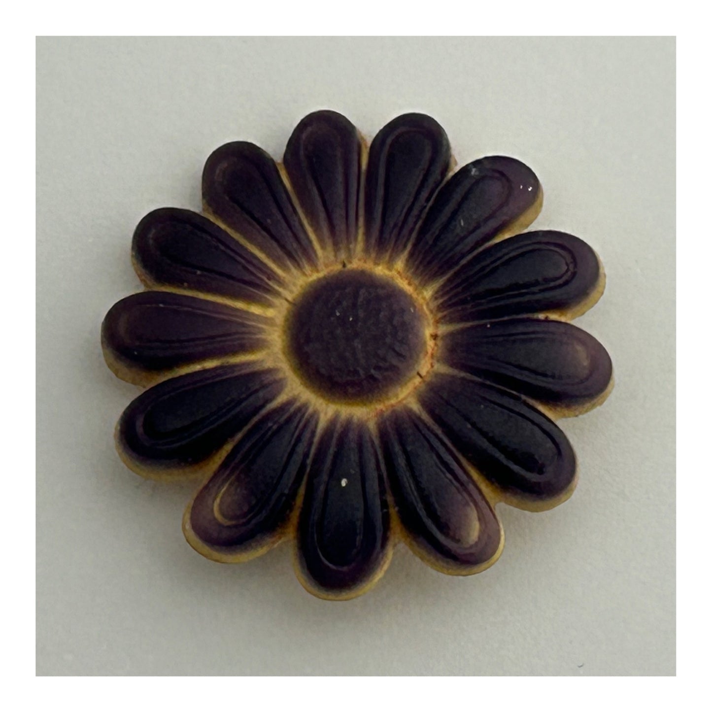 Vintage 1950s Cute Plum Purple Plastic Flower Pin Brooch