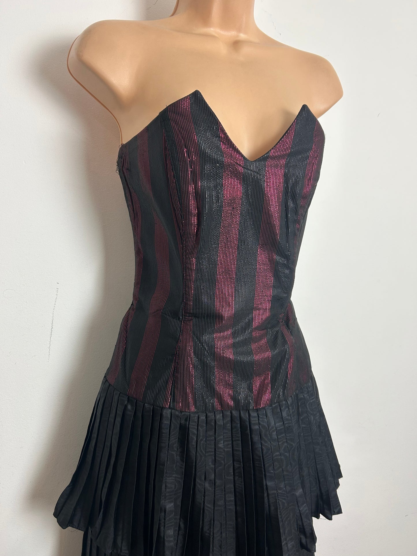 Vintage 1980s Size 8 Black & Metallic Pink Strapless Pleated Double Layer Party Prom Dress
