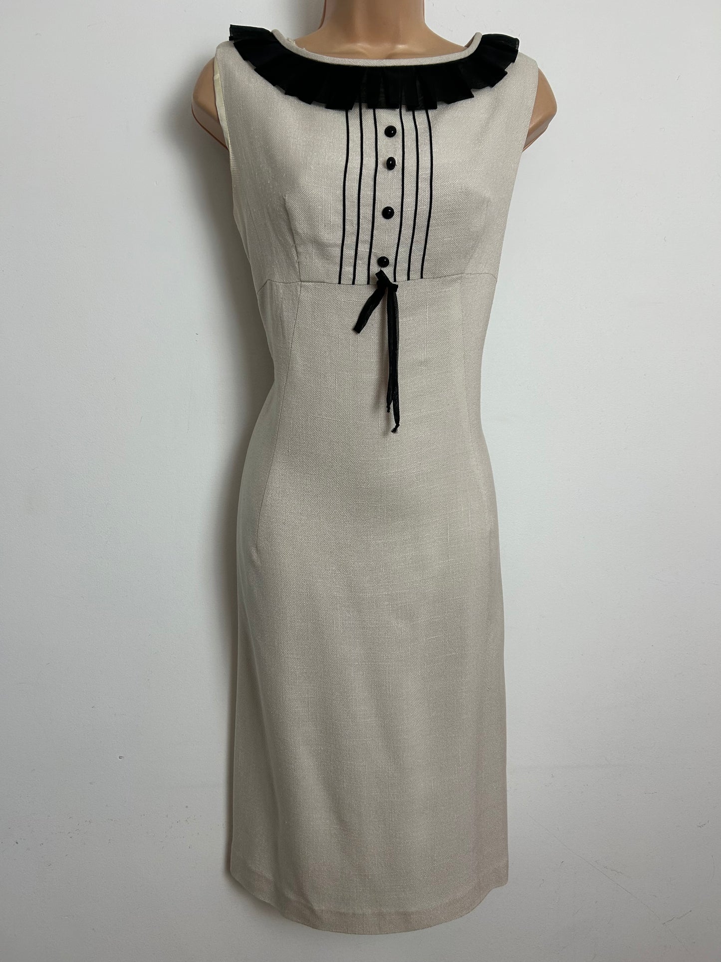 Vintage 1960s Size 10-12 Beige & Black Ruffle Trim Mod Shift Dress