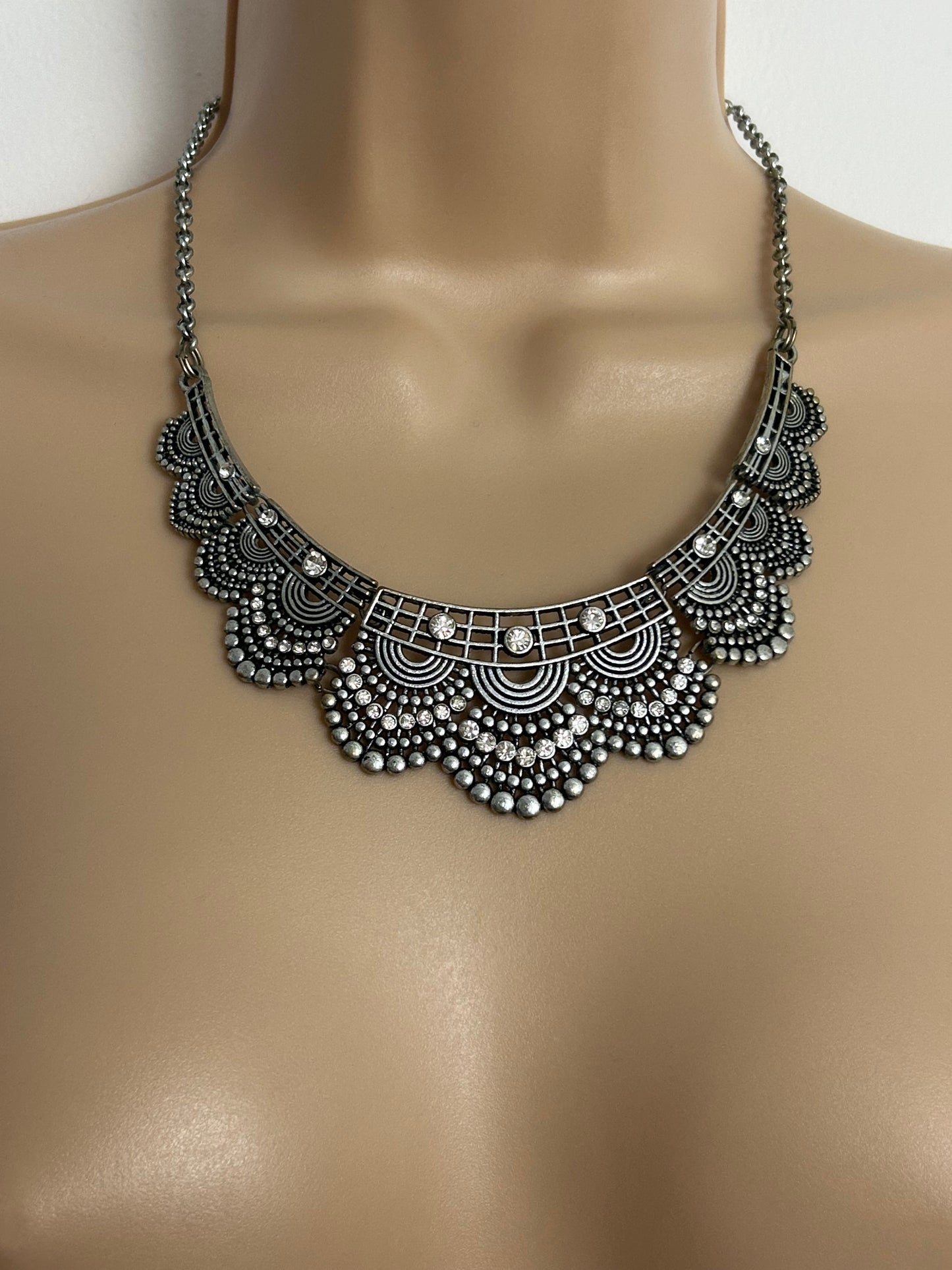 Vintage Silver Tone Base Metal Boho Art Deco Style Diamante Set Scallop Design Necklace