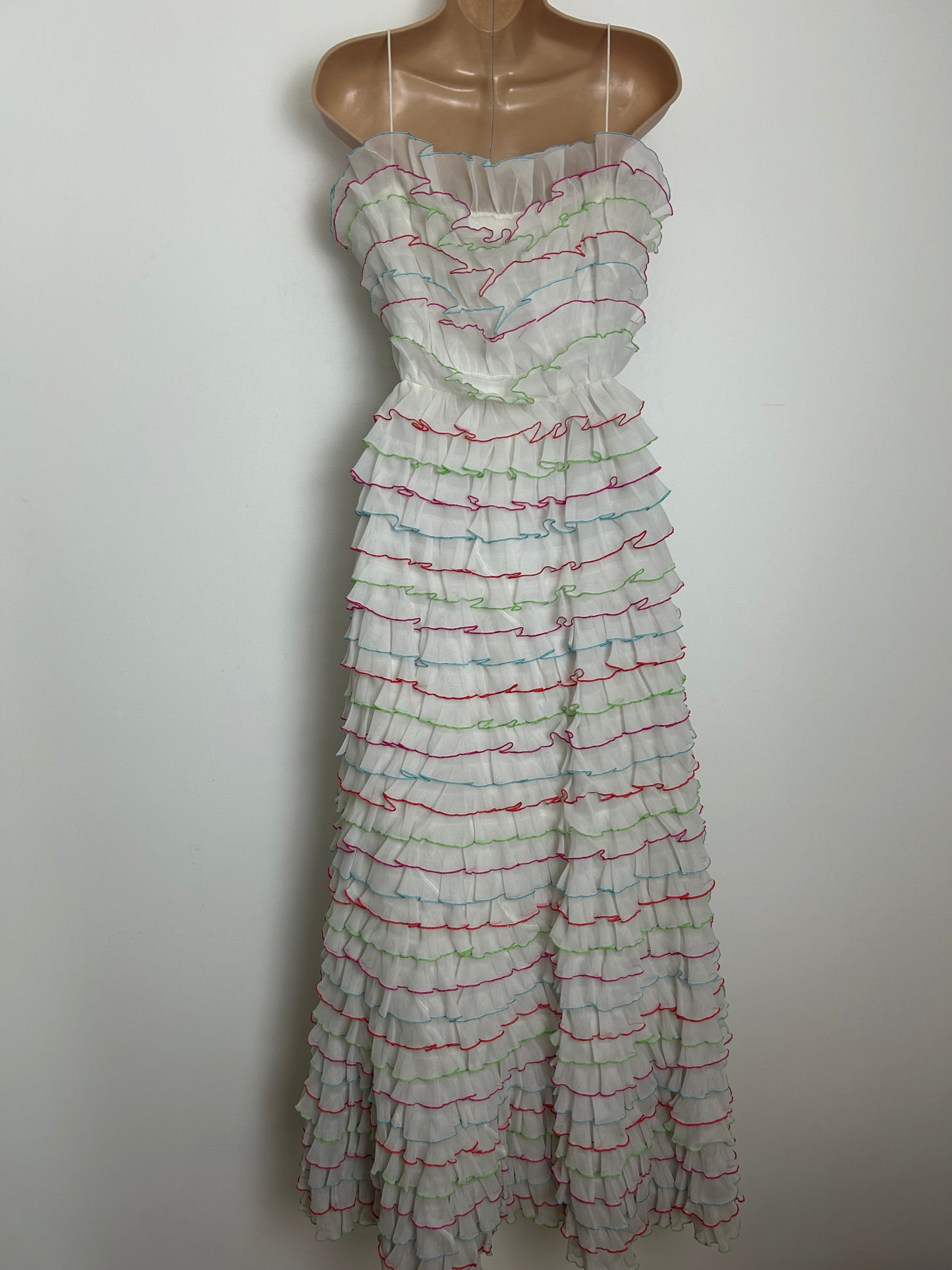 Vintage Late 1970s Early 1980s LURMAN Size 6-8 White Ruffle Layered AMAZING Summer Occasion Maxi Dress