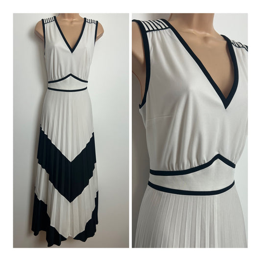 Vintage 1970s Size 14 White & Black Chevron Stripe Sleeveless Pleated Occasion Maxi Dress