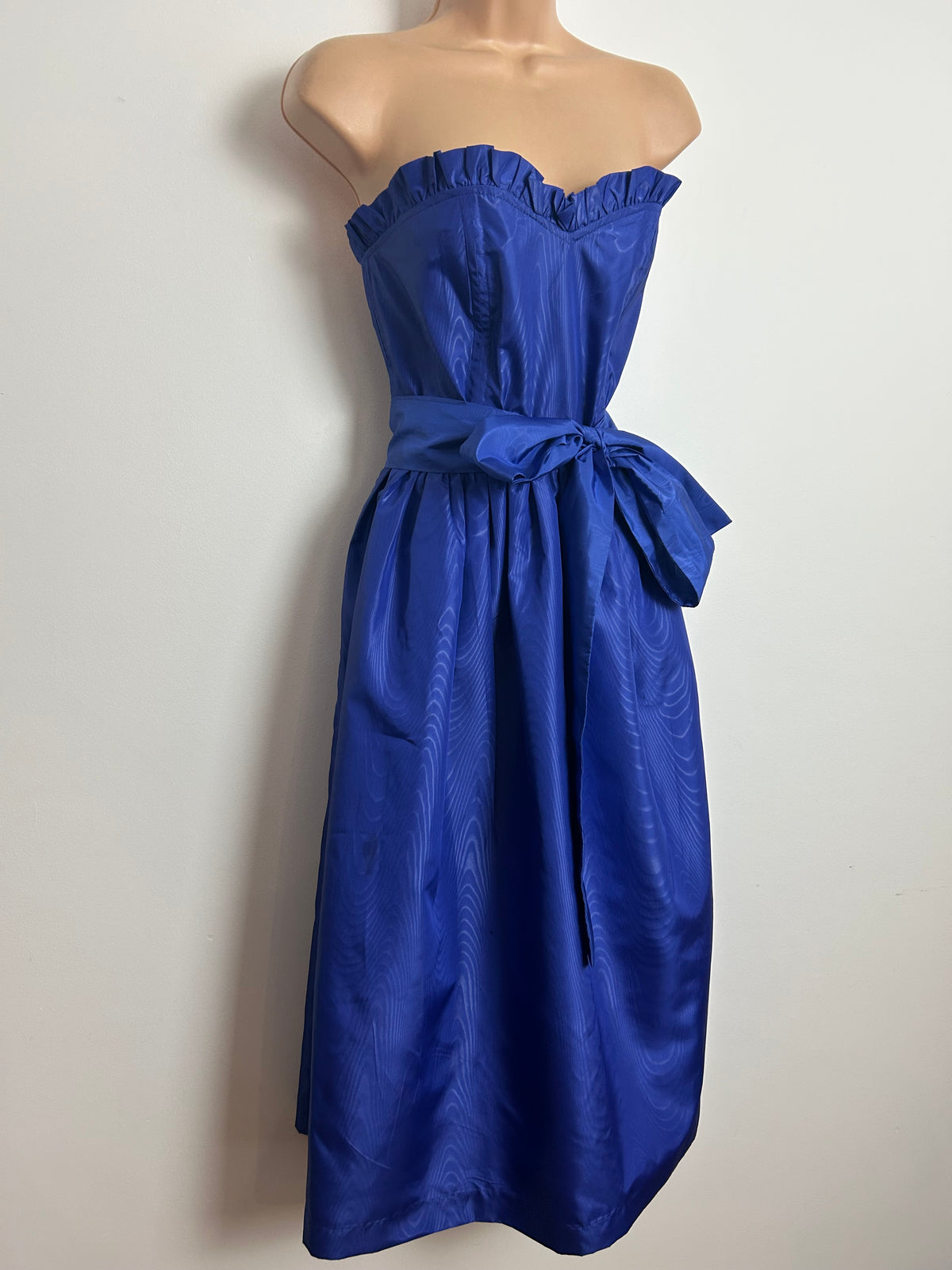 Vintage 1980s VIVIEN SMITH Size 8 Blue Watermark Satin Feel Strapless Belted Party Prom Occasion Dress