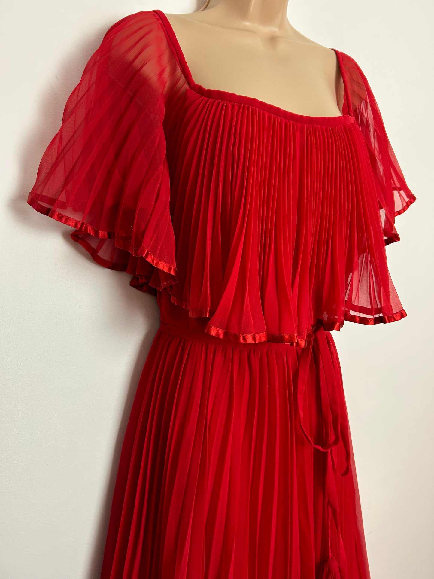 Vintage 1970s DP GOWNS BY CHRISTINA STAMBOLIAN UK Size 8 Red Pleated Belted Layered Occasion Dress