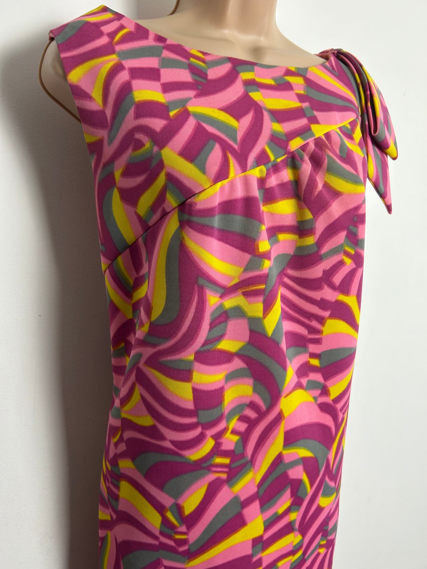 Vintage 1960s Size 14-16 Pink Yellow & Grey Psychedelic Print Bow Shoulder Detail Mod Shift Dress