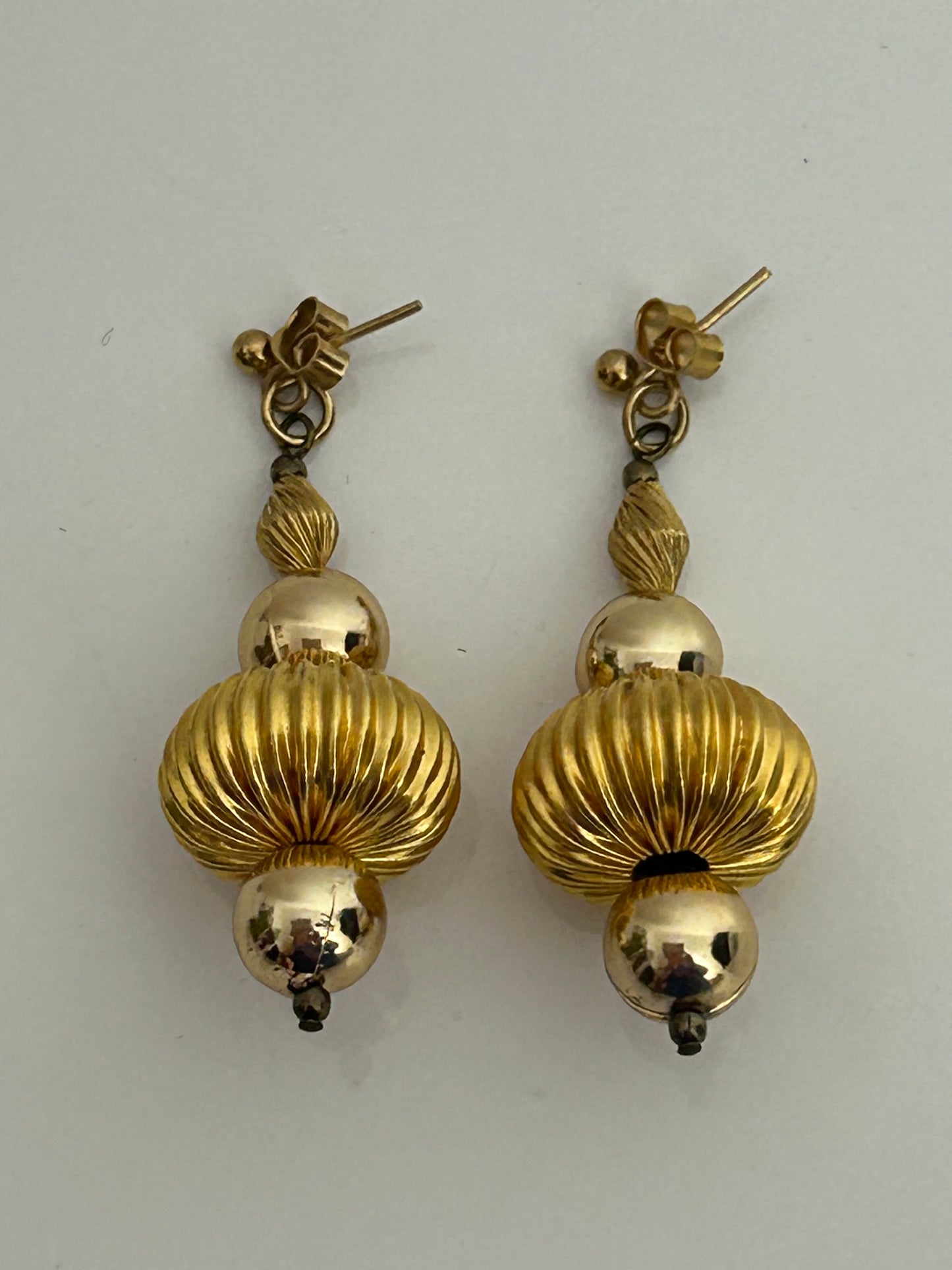 Vintage Gold Tone Ribbed Effect Statement Drop Earrings