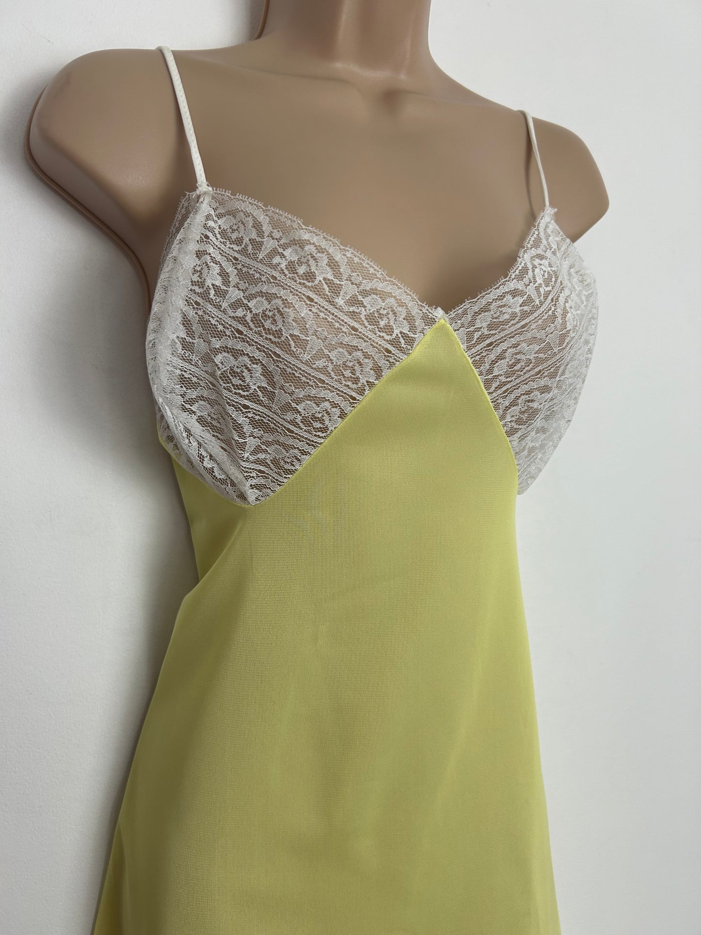 Vintage 1970s Size 12-14 Yellow & White Lace Detail Strappy Slip Stye Nightie