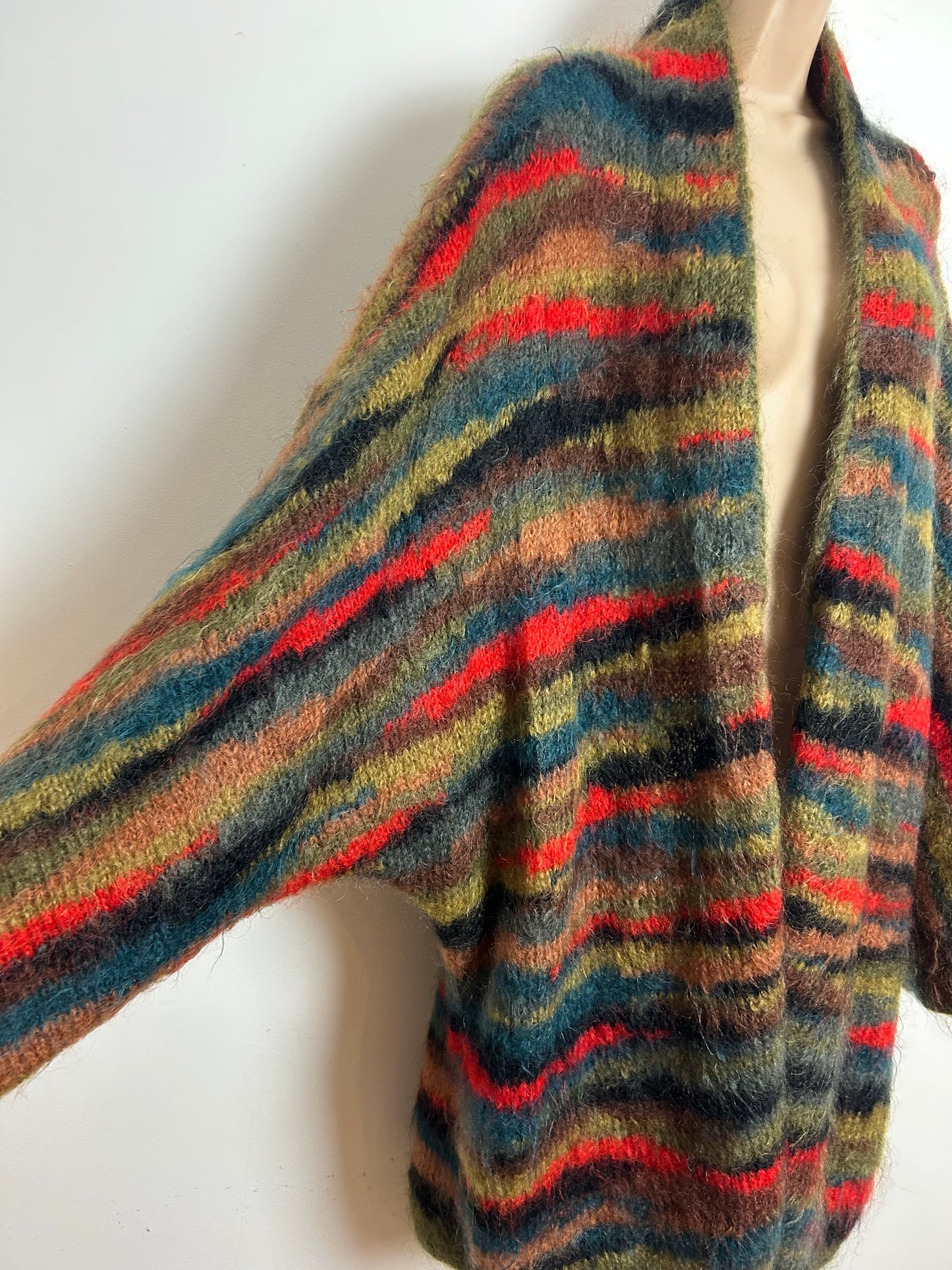 Vintage 1980s ONE SIZE Earthy Green Brown & Red Tones Stripe 3/4 Sleeve Slouchy Long Length Cardigan