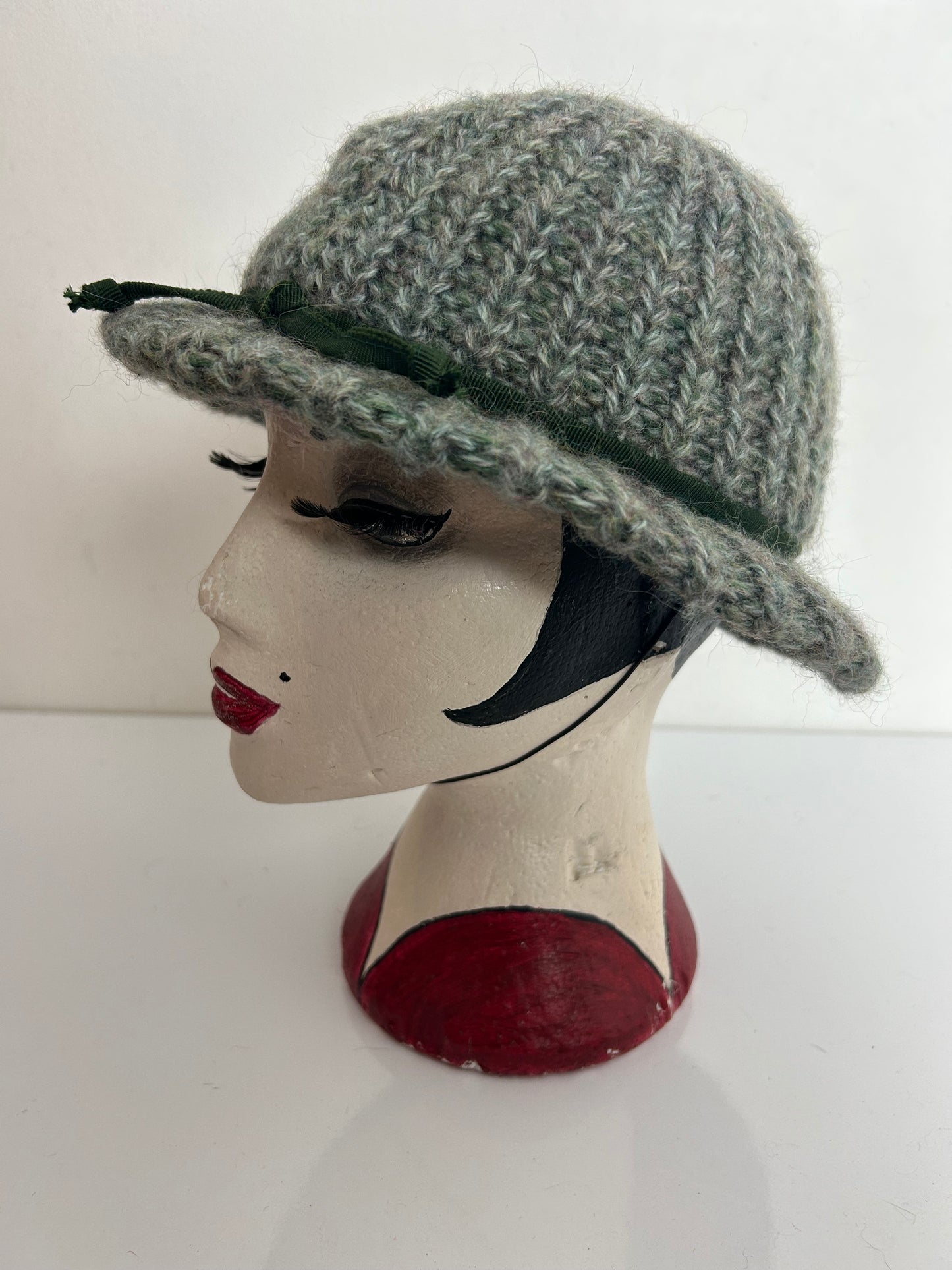 Vintage 1970s Green Wool Mix Cable Knit Braid Trim Hat With Chin Strap