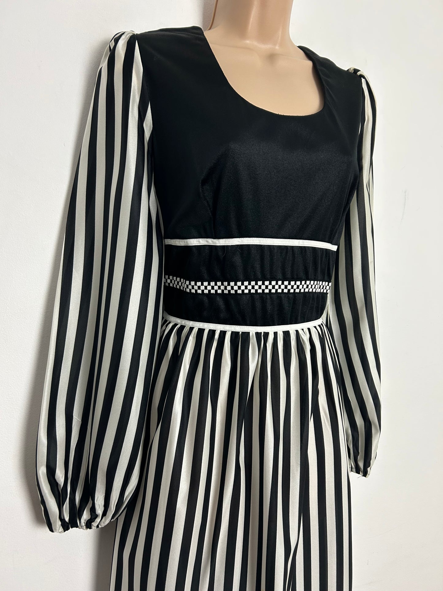 Vintage 1970s DEVONSHIRE LADY UK Size 12 Black & White Stripe Print Long Sleeve Maxi Dress