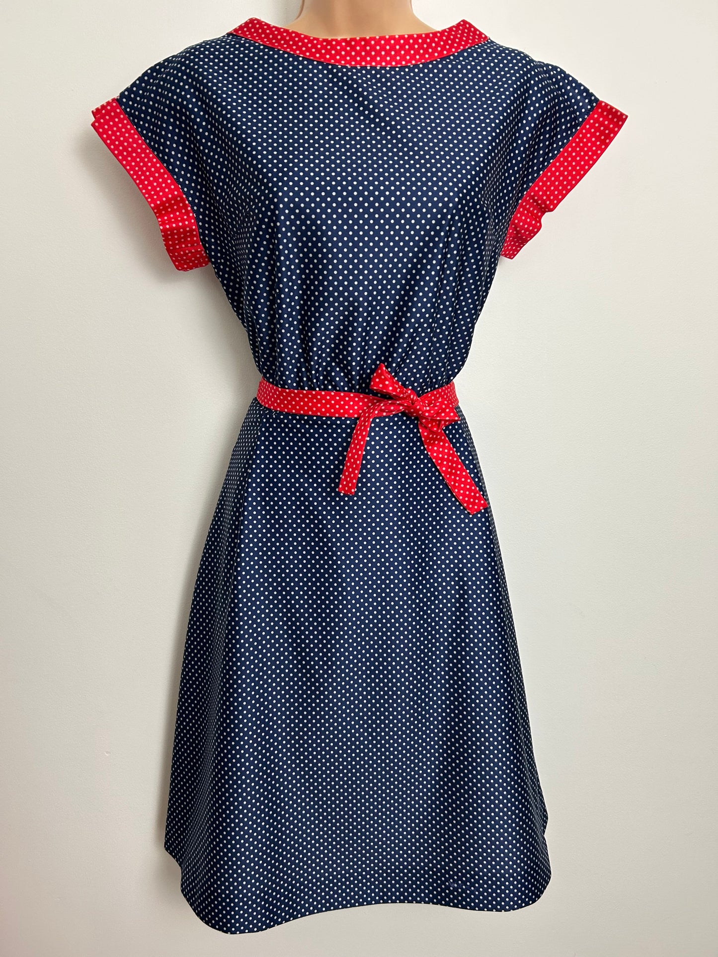Vintage Late 1970s Size 10-12 Navy Blue & Red Contrast Polka Dot Print Belted Day Dress