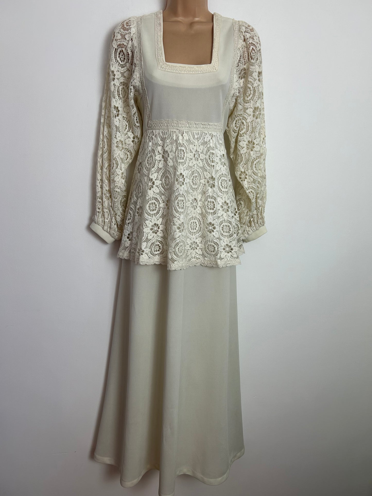 Vintage 1970s FREEMANS OF LONDON UK Size 6-8 Gorgeous Cream Lace Long Sleeve Peplum Layered Boho Prairie Maxi Dress