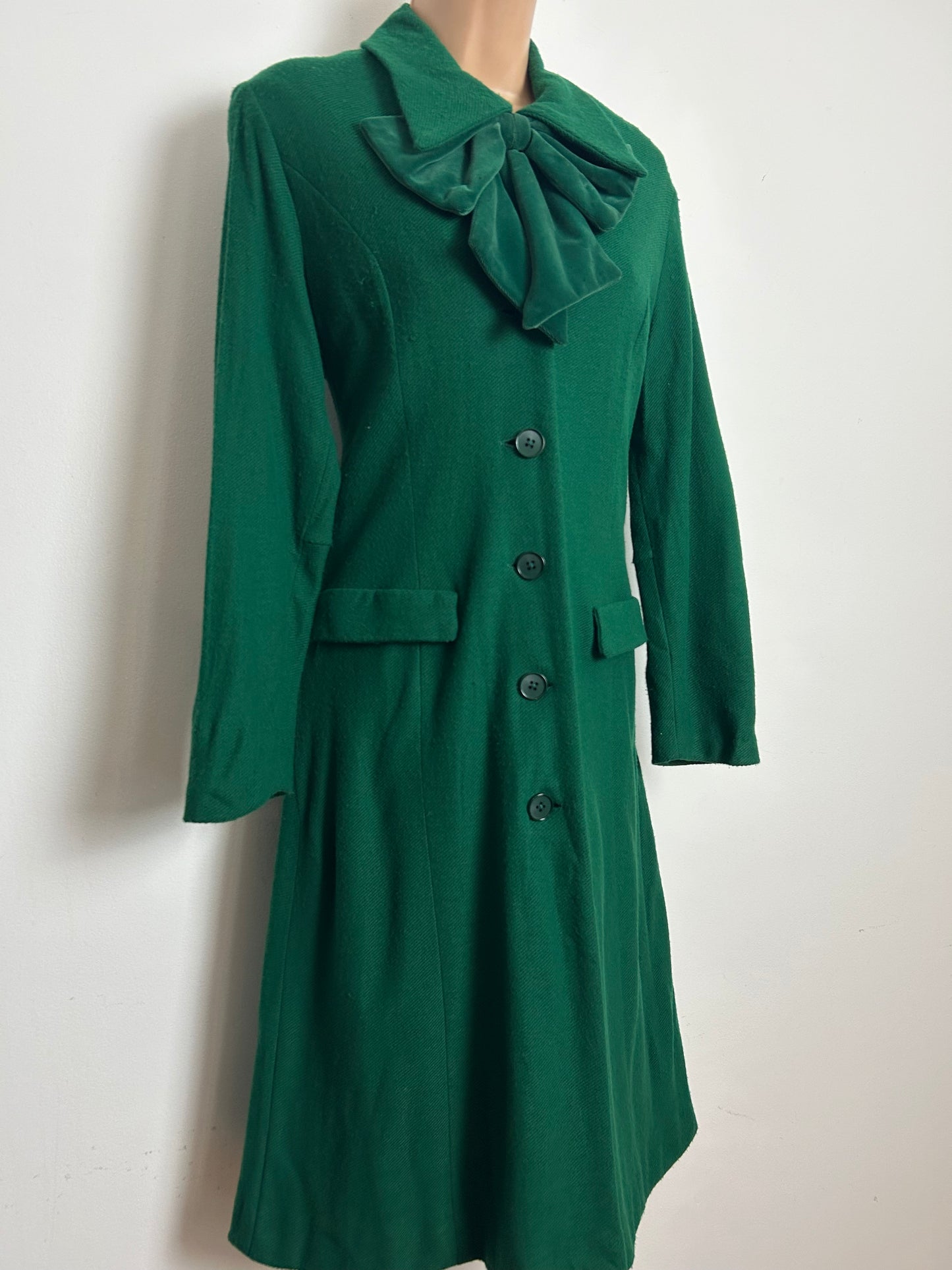 Vintage Early 1960s CARNEGIE OF LONDON Size 12 Bottle Green Velvet Bow Detail 2 Piece Dress & Jacket Suit