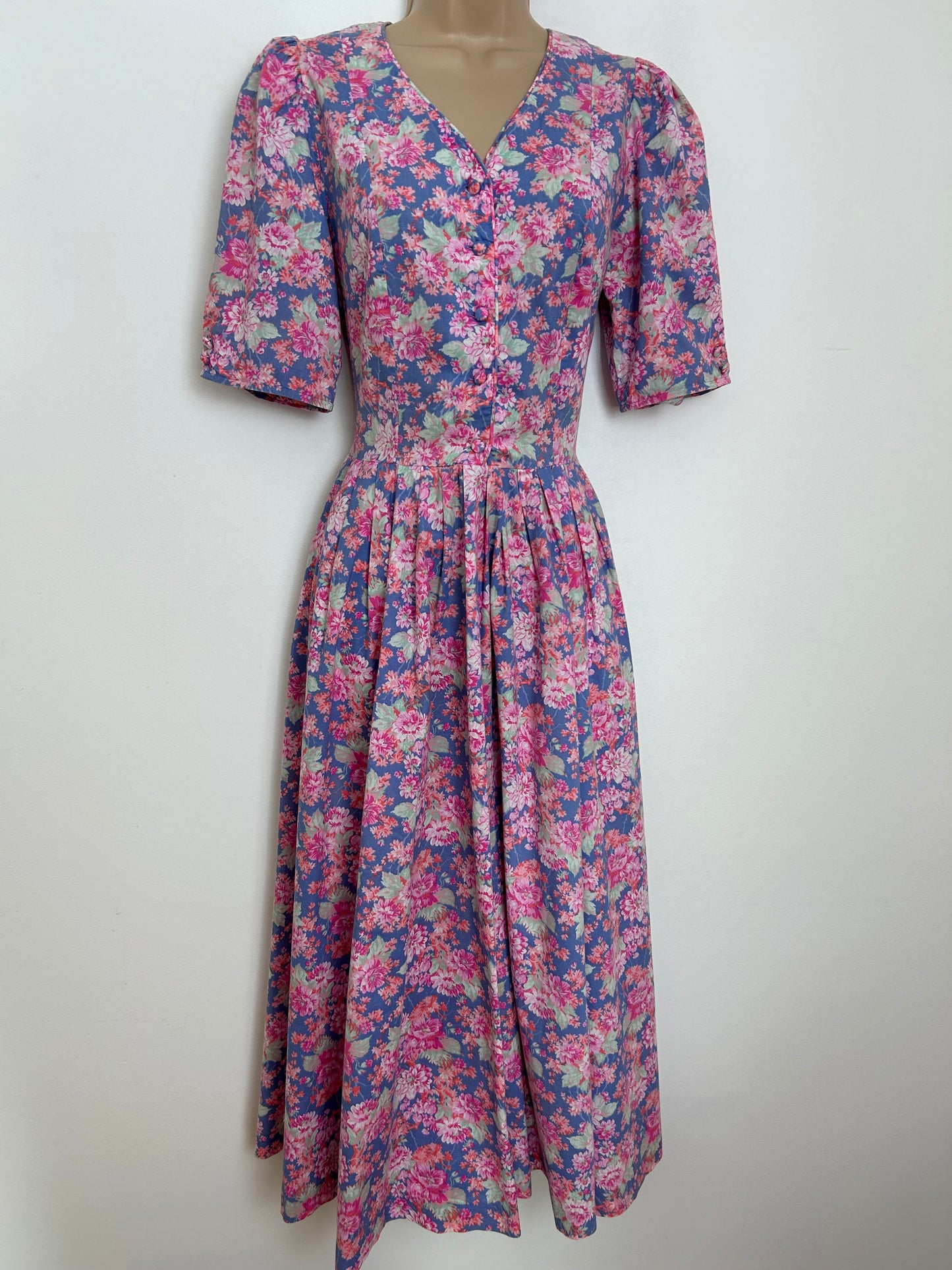 Vintage 1980s LAURA ASHLEY UK Size 10 (Size 14 On Label) Pretty Blue & Pink Tones Floral Print Cotton Tea Dress